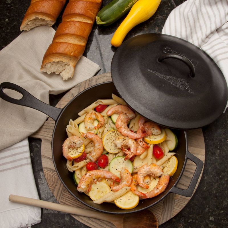 Bayou Classic Cast Iron 5qt Covered Skillet