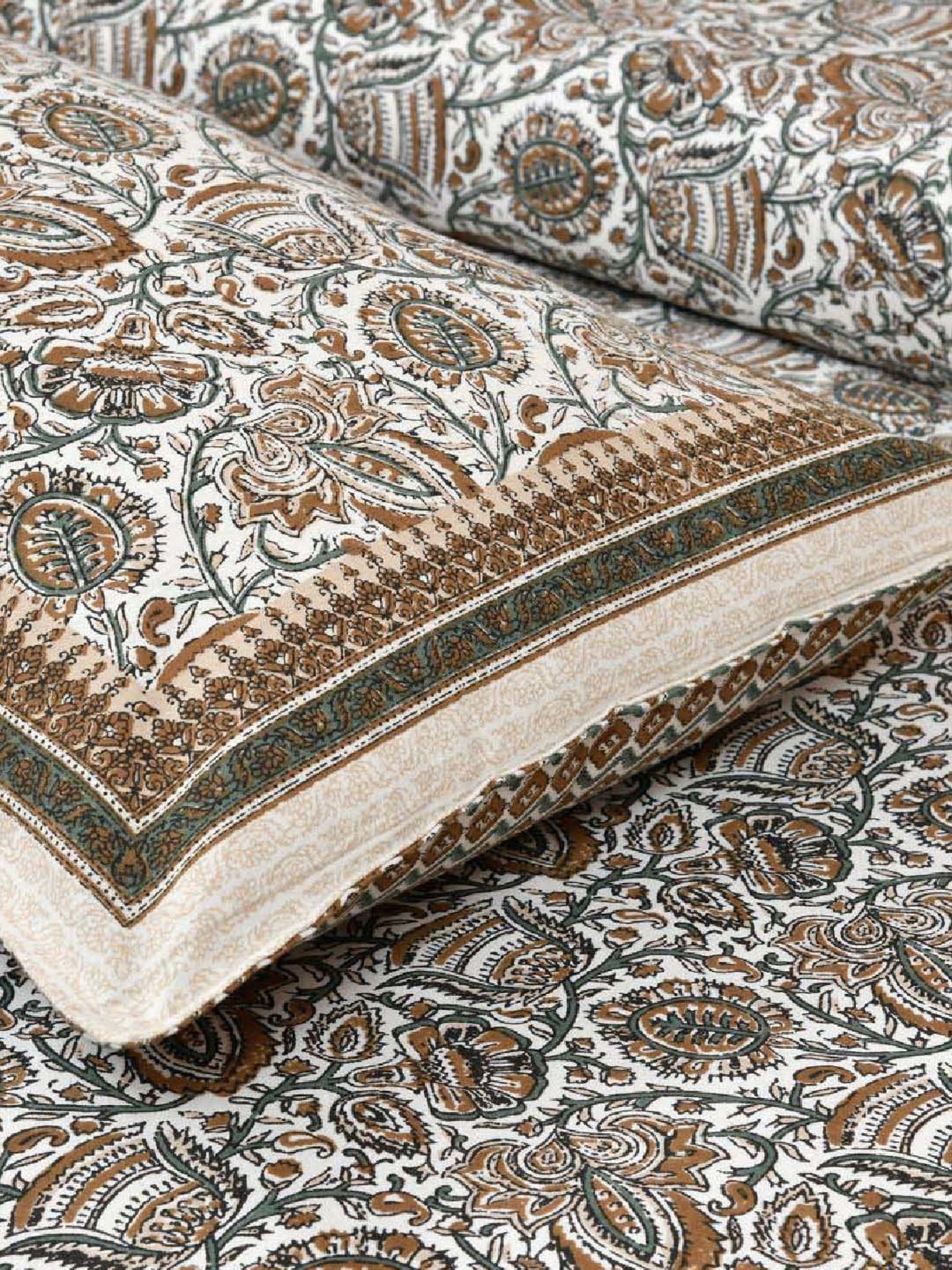JaipurFabric Musk 180 TC 100% Cotton Florets Double Bedsheet with 2 Pillow Covers