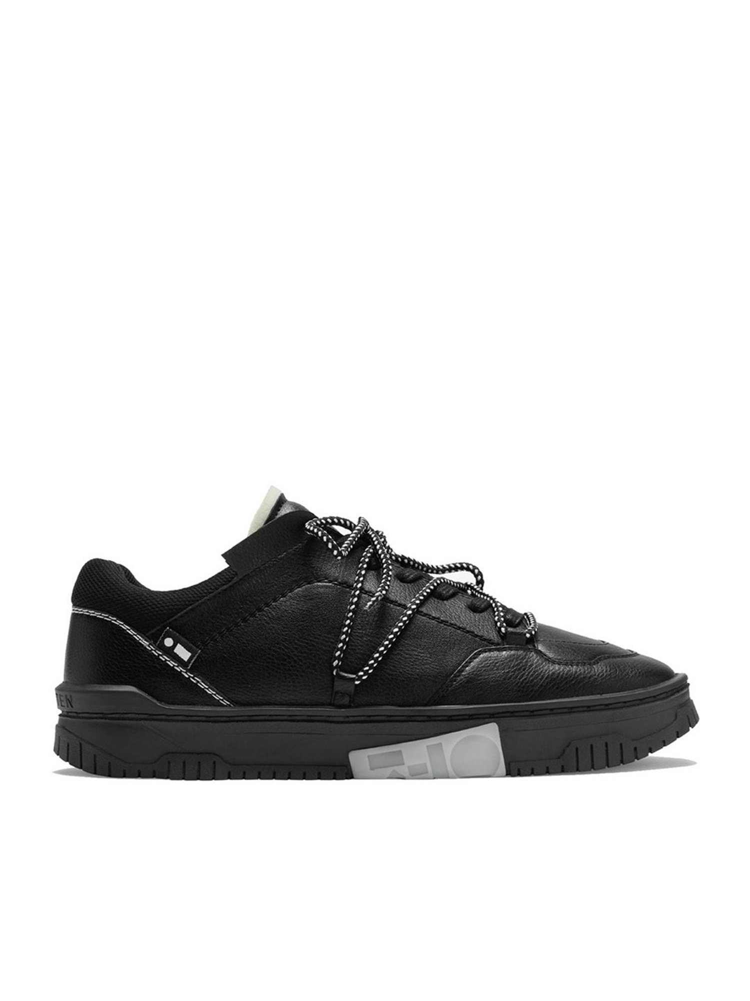 7-10 Men's 702 Elevate Street Black Low-Top Sneakers