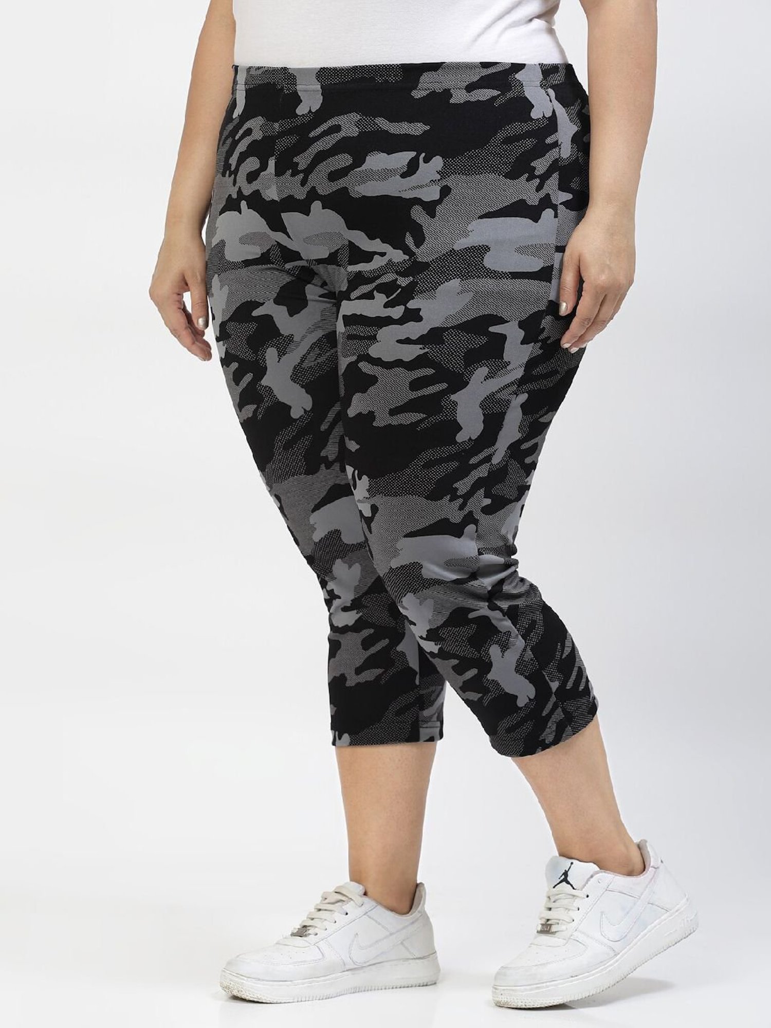 Melon by PlusS Grey & Black Printed Capris