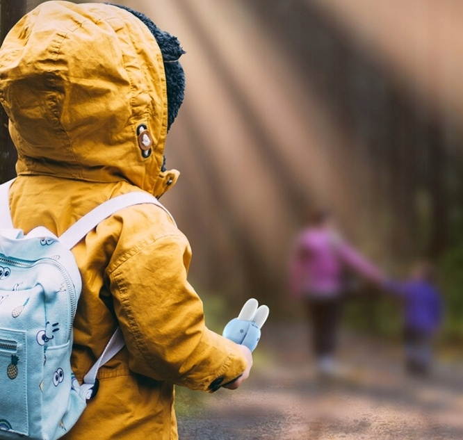 2 wireless cartoon walkie-talkies for children