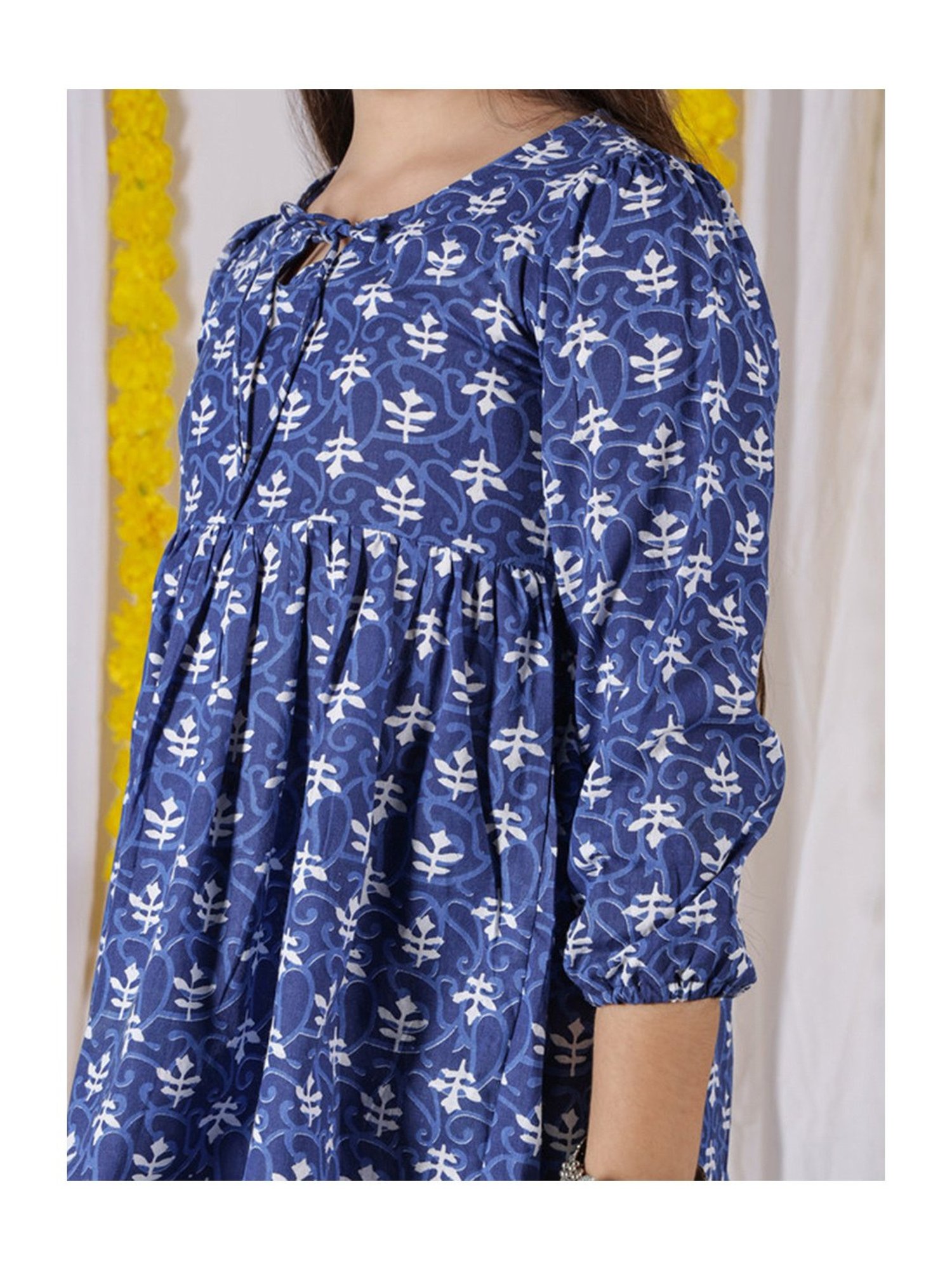 NEUDIS Girls Navy Floral Print Kurta with Trousers