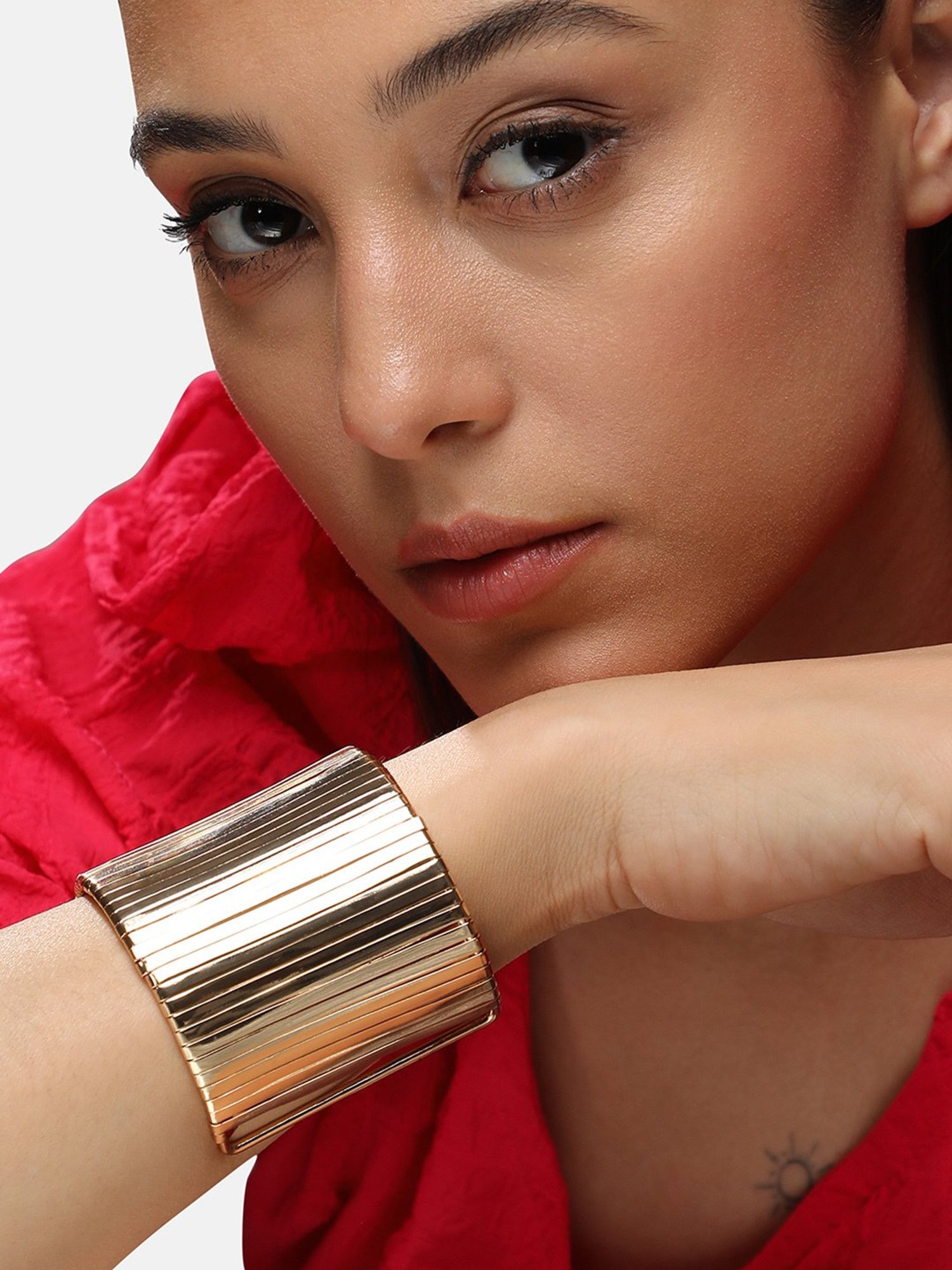 SOHI Ribbed Statement Bracelet For Women