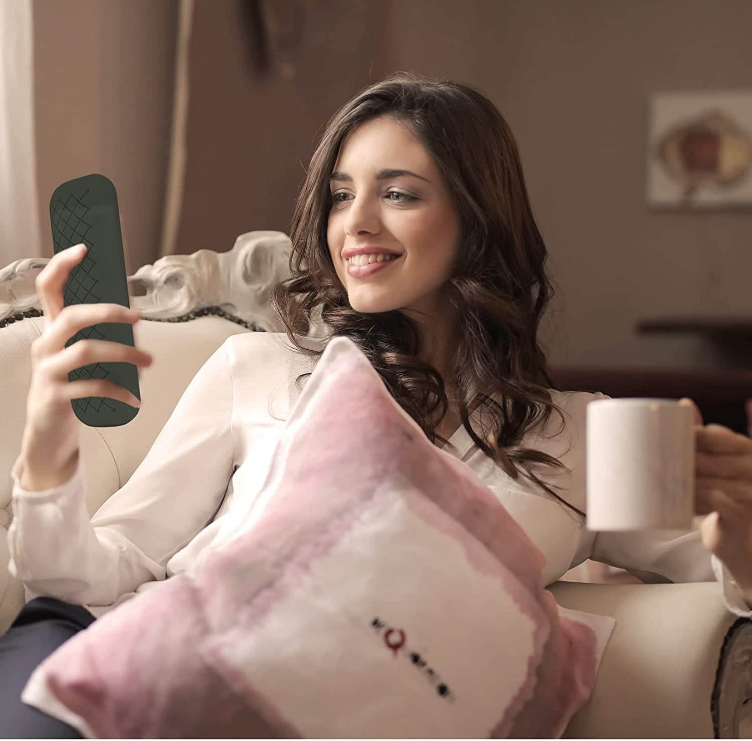 Remote Case for Roku, Battery Cover for TCL Roku Smart TV Steaming Stick Remote, Roku TV Remote Cover Silicone Protective Controller Universal Sleeve Skin Black