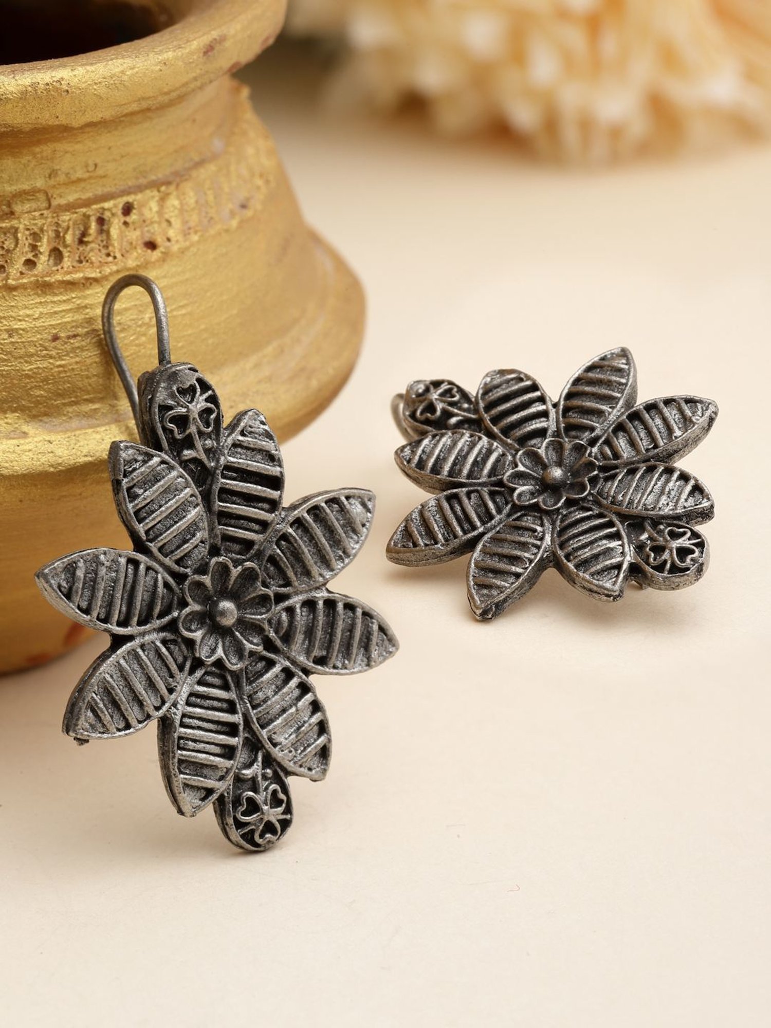 Moedbuille Antique Floral Design Oxidised Silver Plated Earrings