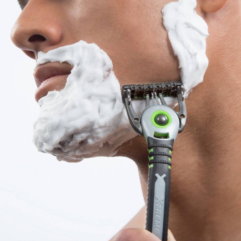 Schick Xtreme 3 PivotBall Disposable Razors for Men - 3ct