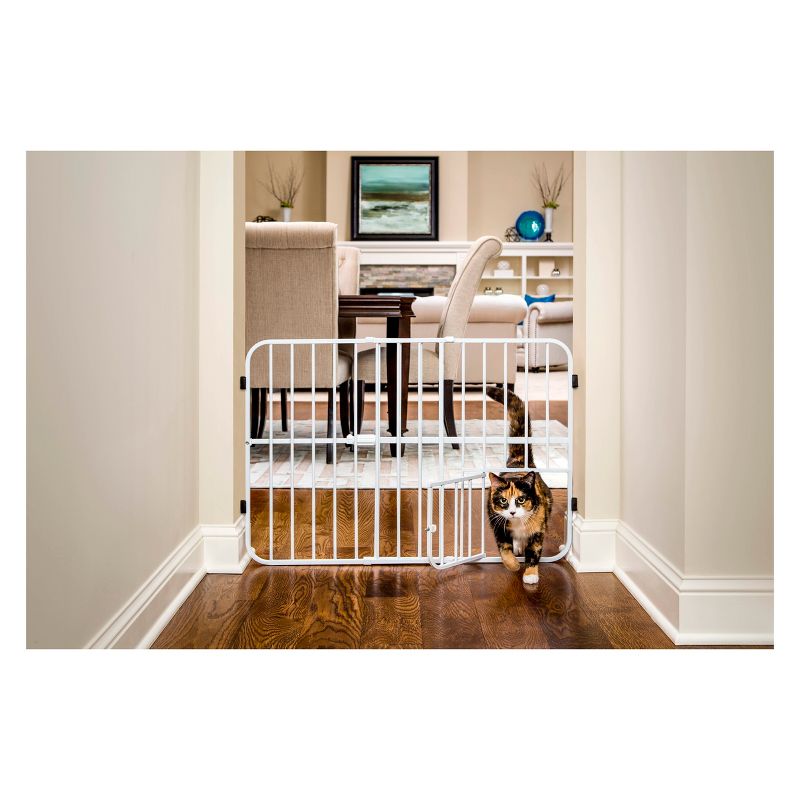 Carlson Expandable Gate with Small Dog Door - White