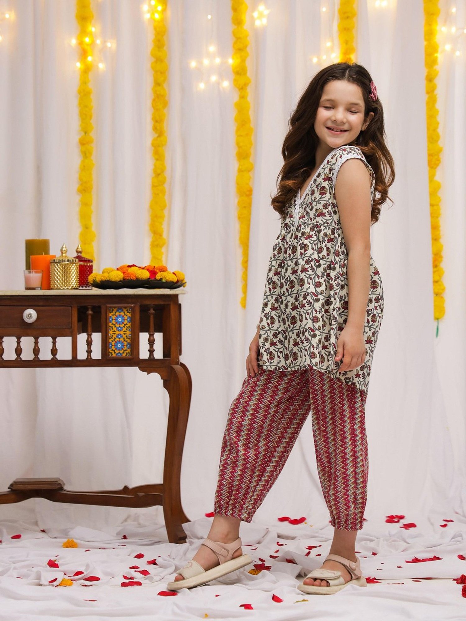 NEUDIS Kids Beige Girls Kurta Set