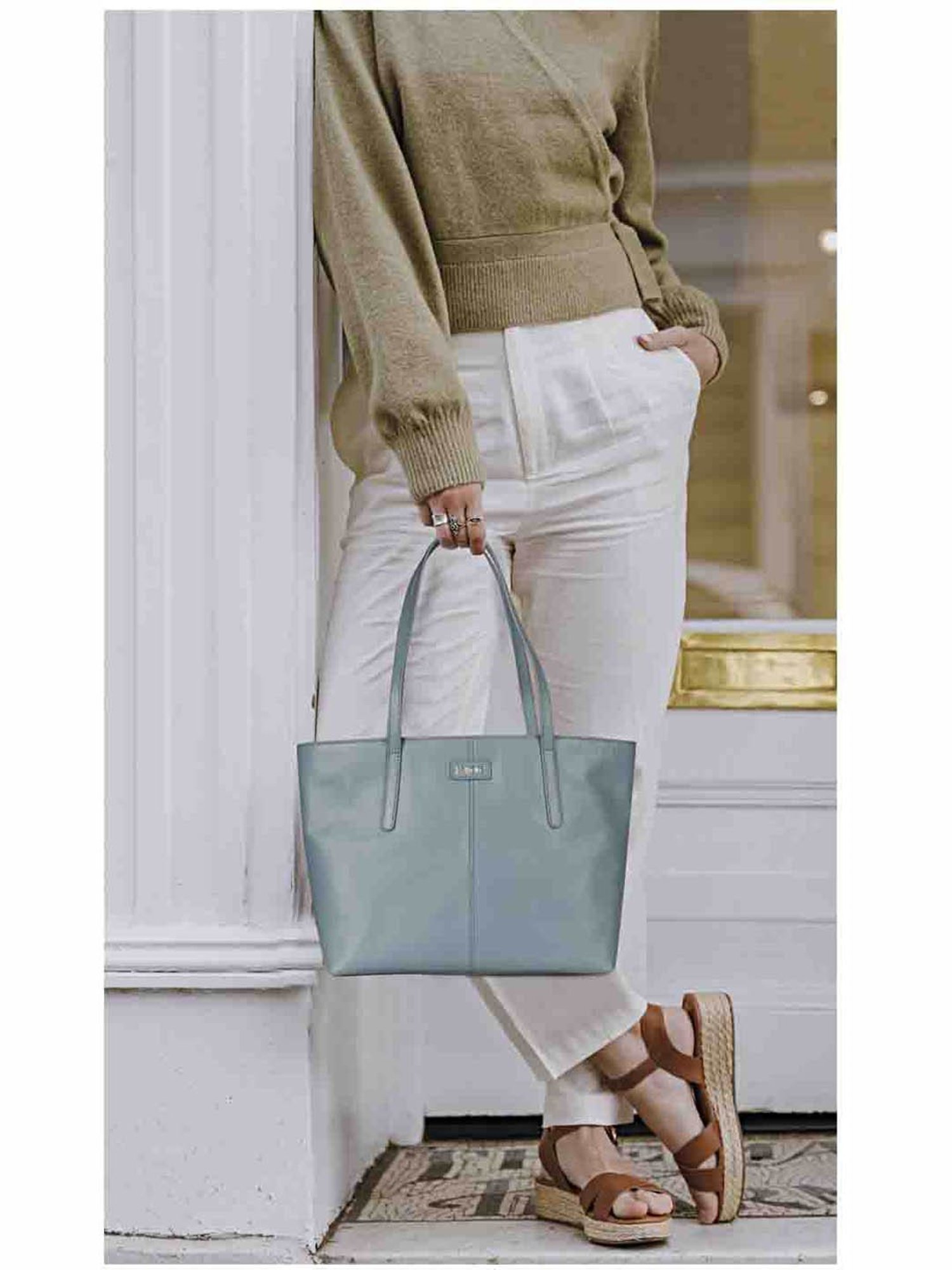 Favore Blue Solid Medium Totes