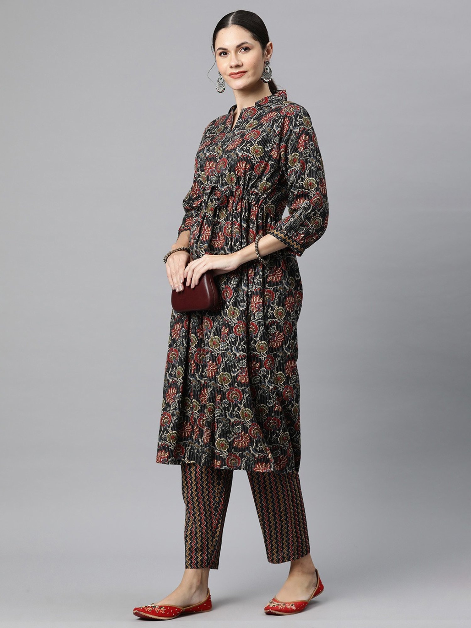 READIPRINT FASHIONS Black Cotton Floral Print Kurta Pant Set