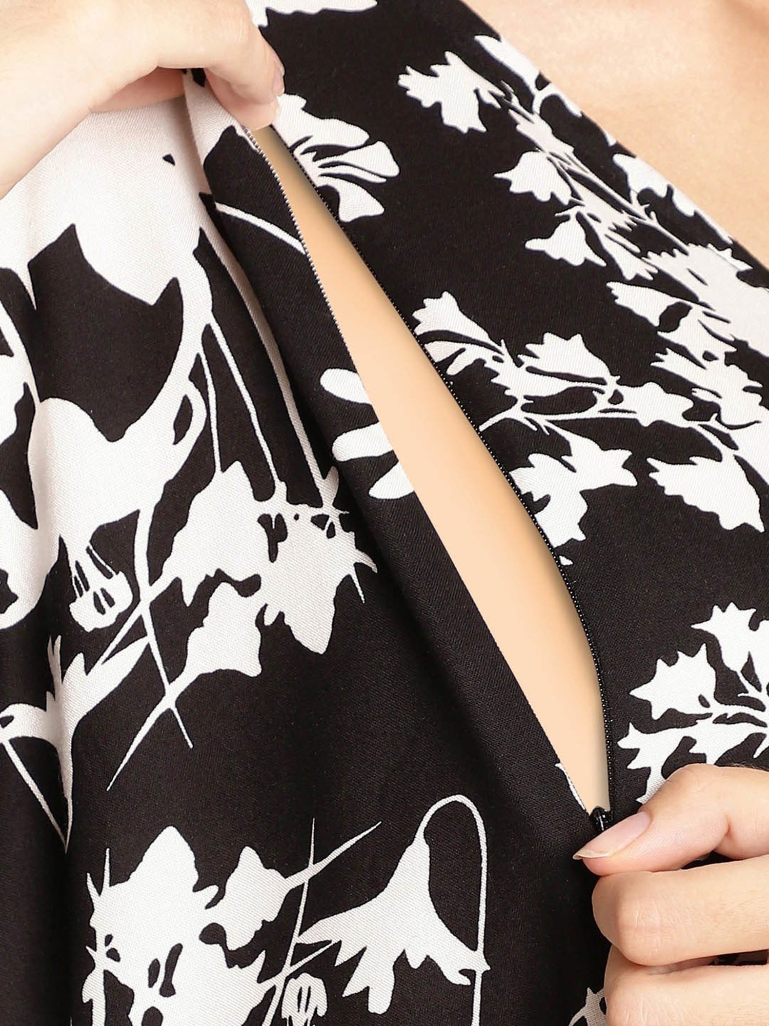 Secret Wish Black & White Floral Print Maternity Kaftan Nighty