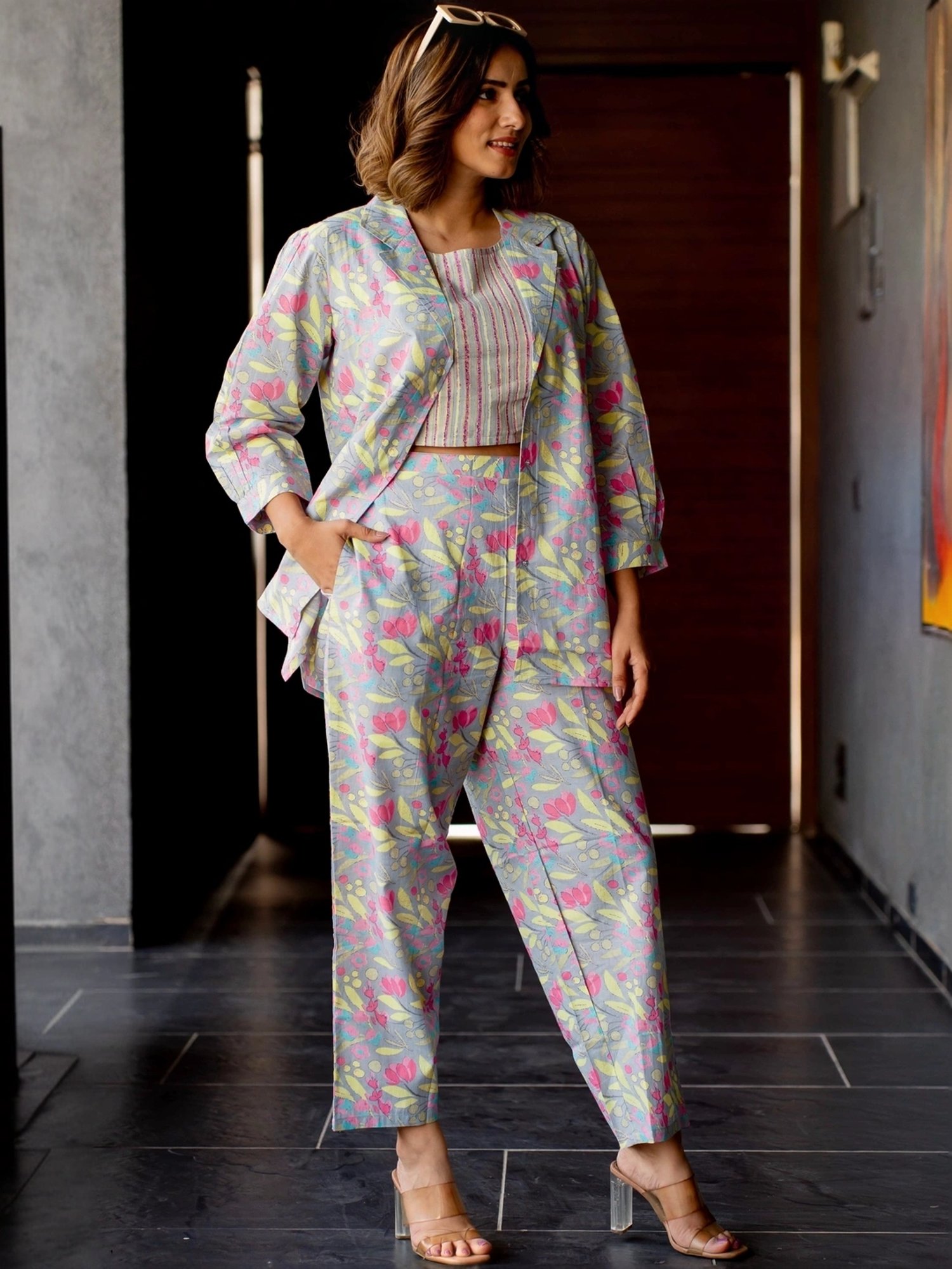 MIRCHI FASHION Grey Cotton Printed Crop Top Pant Set With Shrug