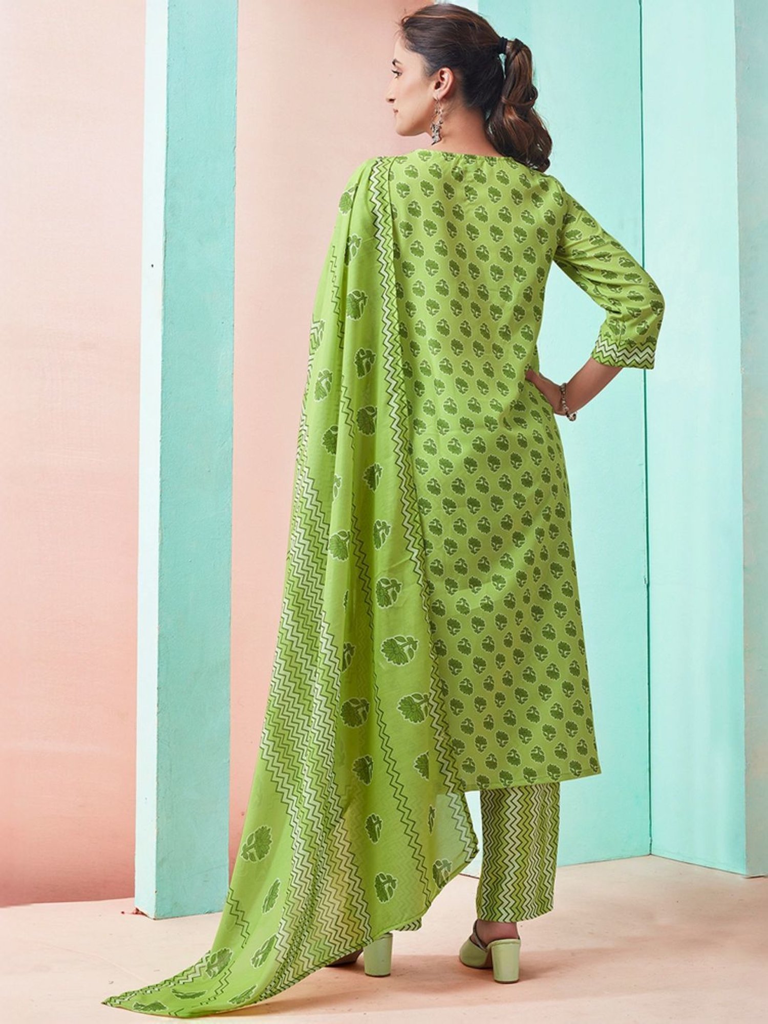 Skylee Green Floral Print Kurta Pant Set With Dupatta