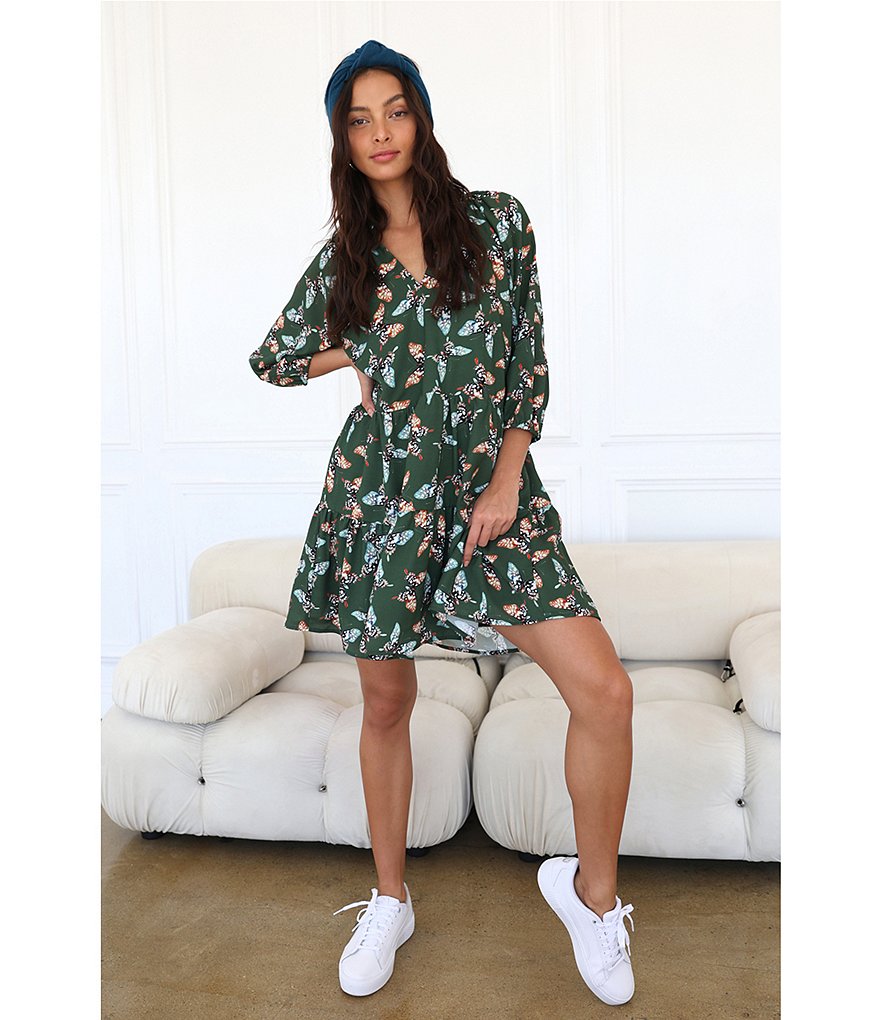 Adelyn Rae Printed Sateen 3/4 Sleeve V-Neck Tiered Trapeze Mini Dress