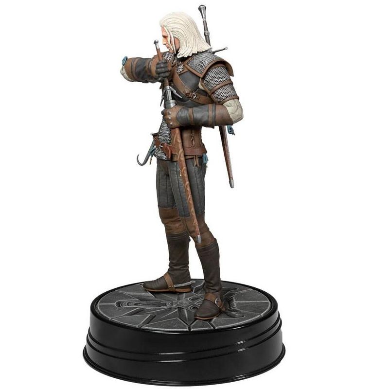 Dark Horse Comics The Witcher 3 Wild Hunt Deluxe 9 Inch Heart of Stone Geralt Figure