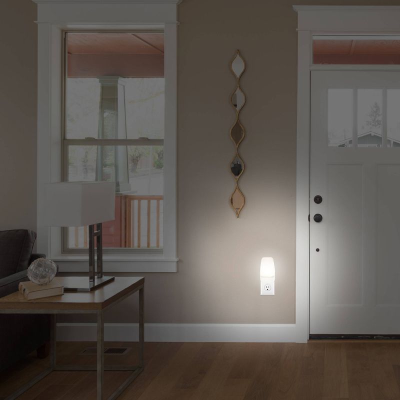 General Electric 2pk Automatic LED Night Light6