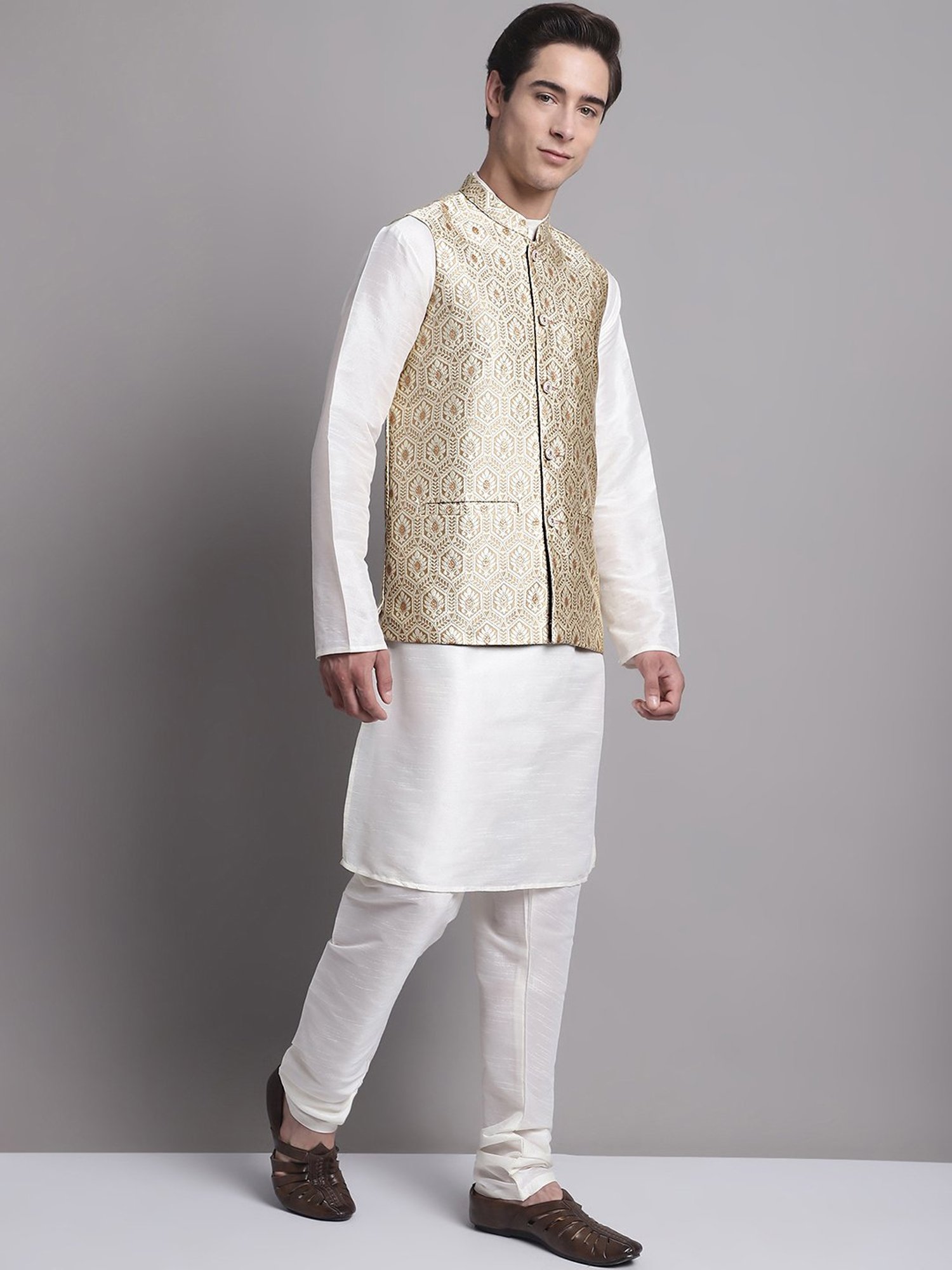 Jompers Cream & White Regular Fit Kurta & Pyjamas With Nehru Jacket