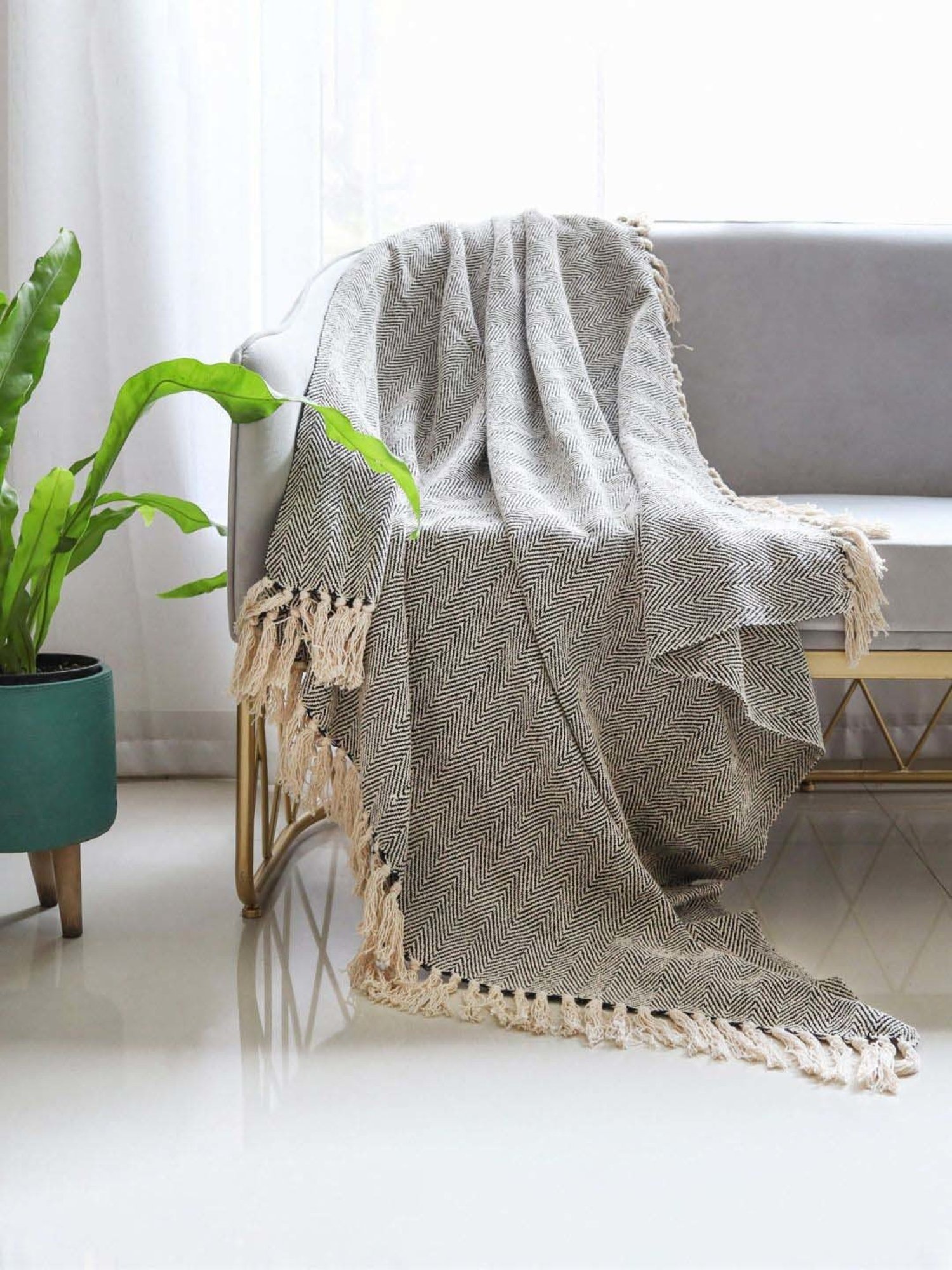 Nestasia Black & Cream Chevron Cotton Knitted Throw blanket with texture for Living Room or Bedroom