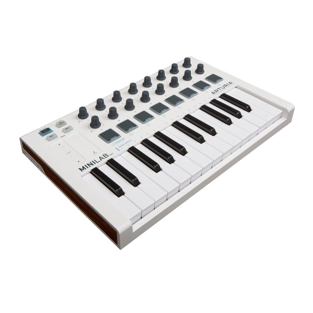 Zoom H4nPro Four-Channel Handy Audio Recorder (Black)&ndash; Deluxe Accessory Pack Kit with 16GB, Windscreen, Table Tripod, Fibertique Cloth along with Xpix Battery & Charger Set