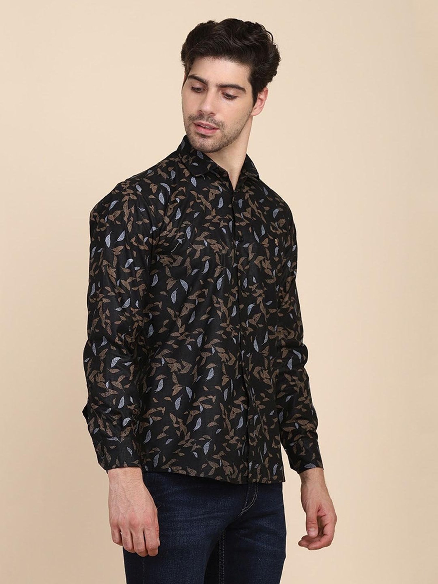 TAHVO Black Cotton Slim Fit Printed Shirt