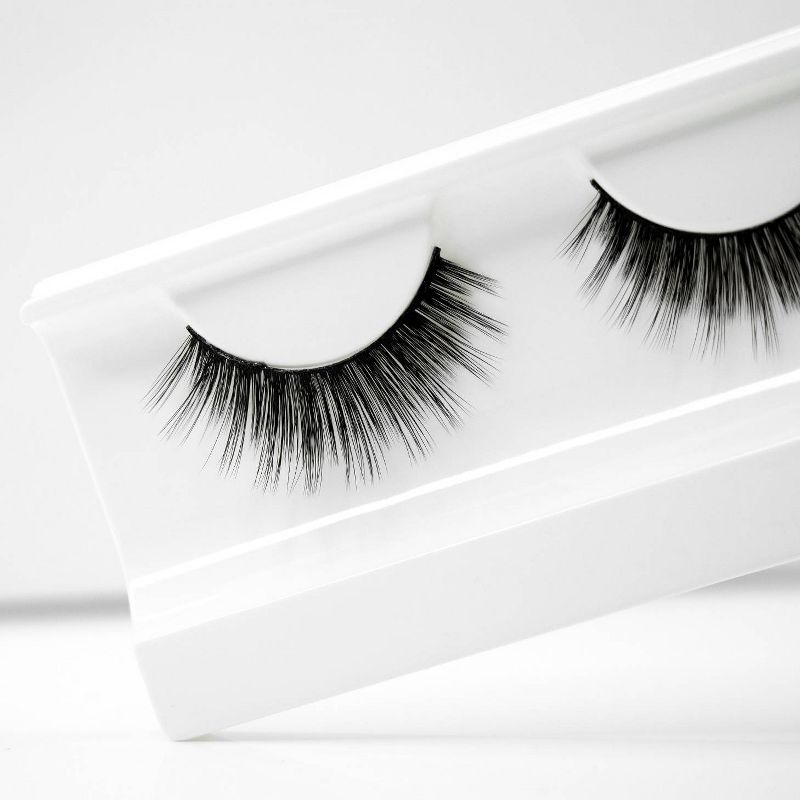 Makeup Geek False Eye Lashes In Fearless Style