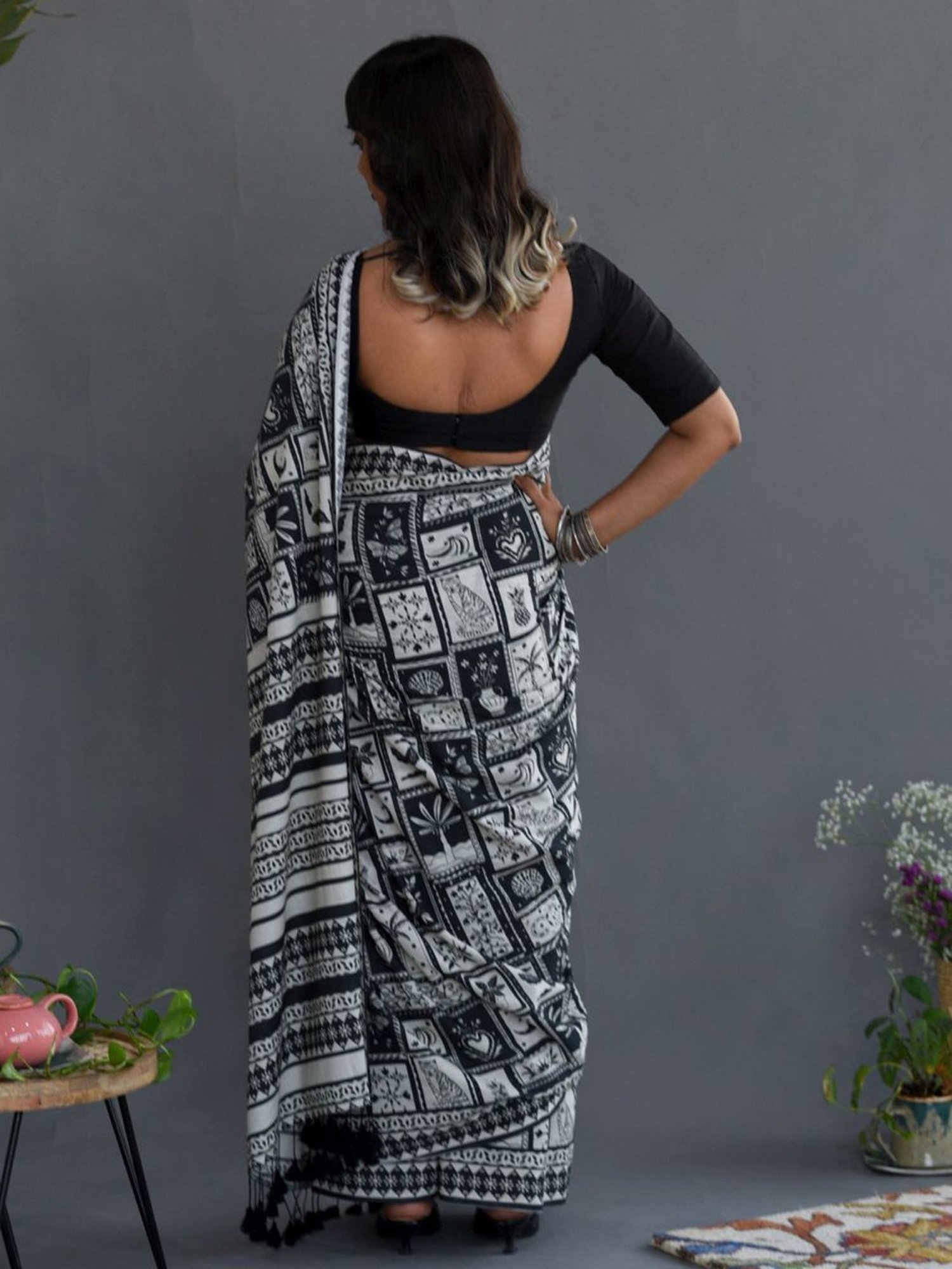 Suta Black & White Cotton Printed Saree Without Blouse