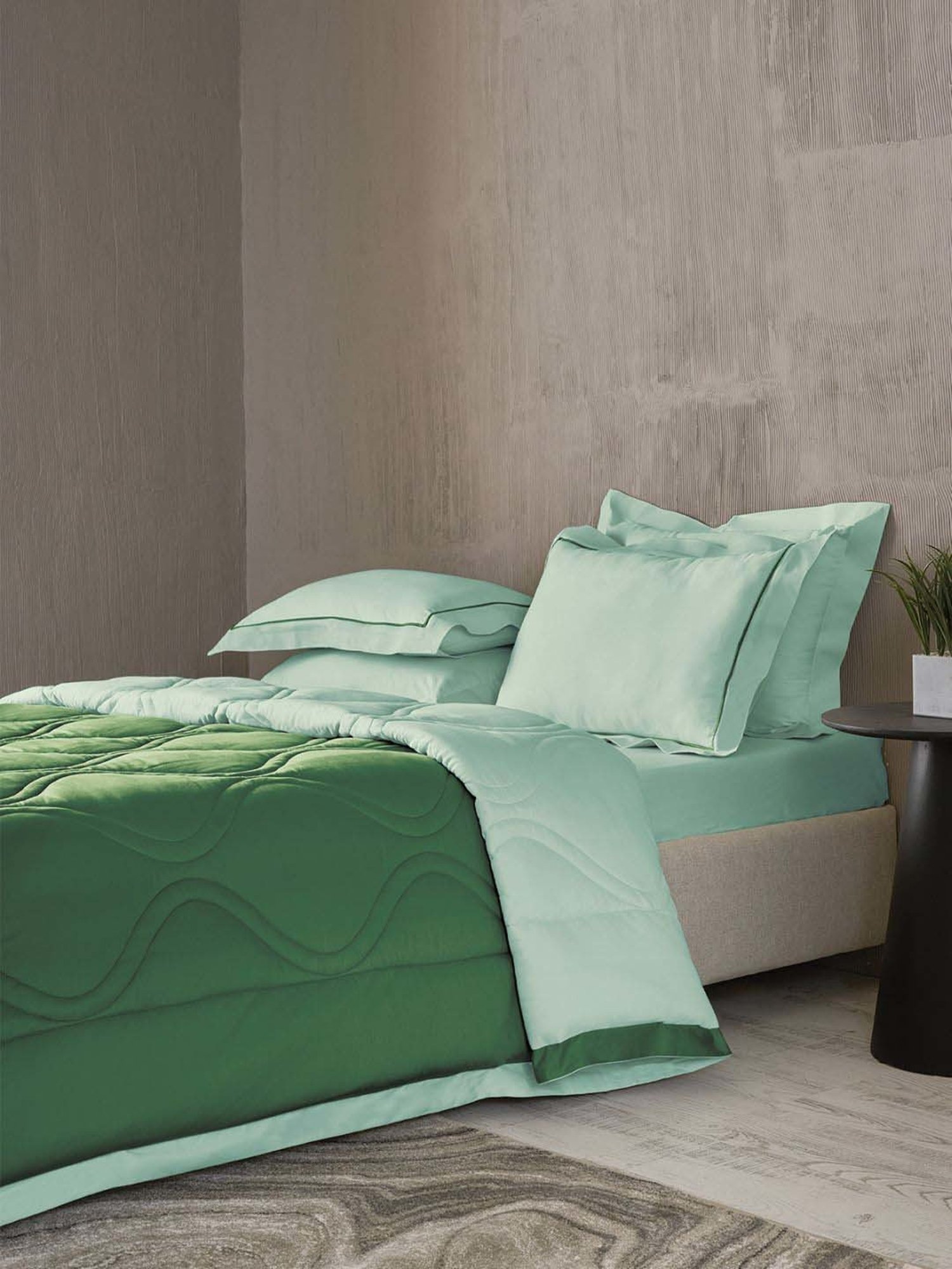 Ddecor Live Beautiful Snuggle II Beverley Celadon Green Hunter Green Cotton 210 TC King Bedsheet Set