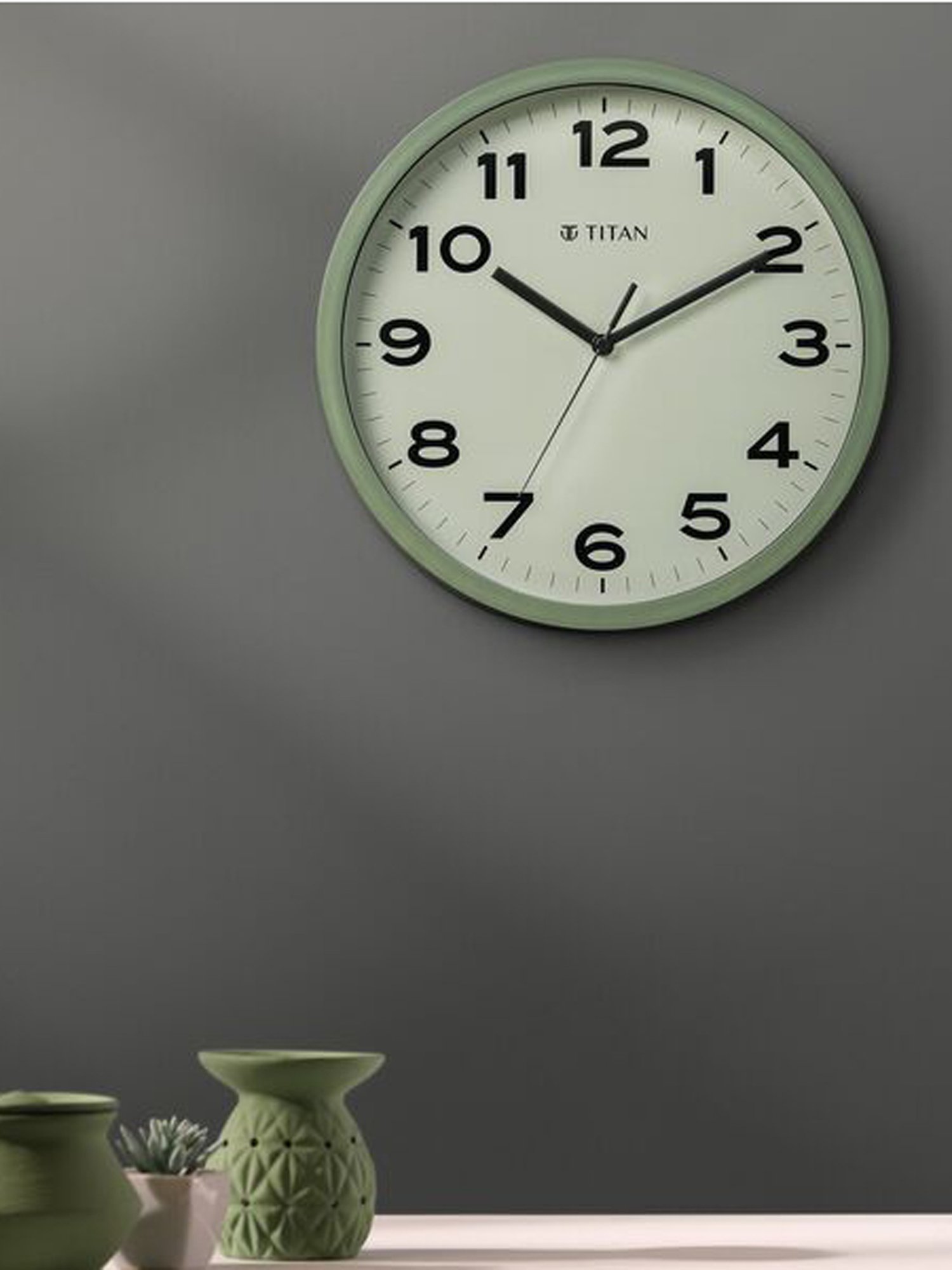 SEIKO classic black plastic wall clock with sweep movement