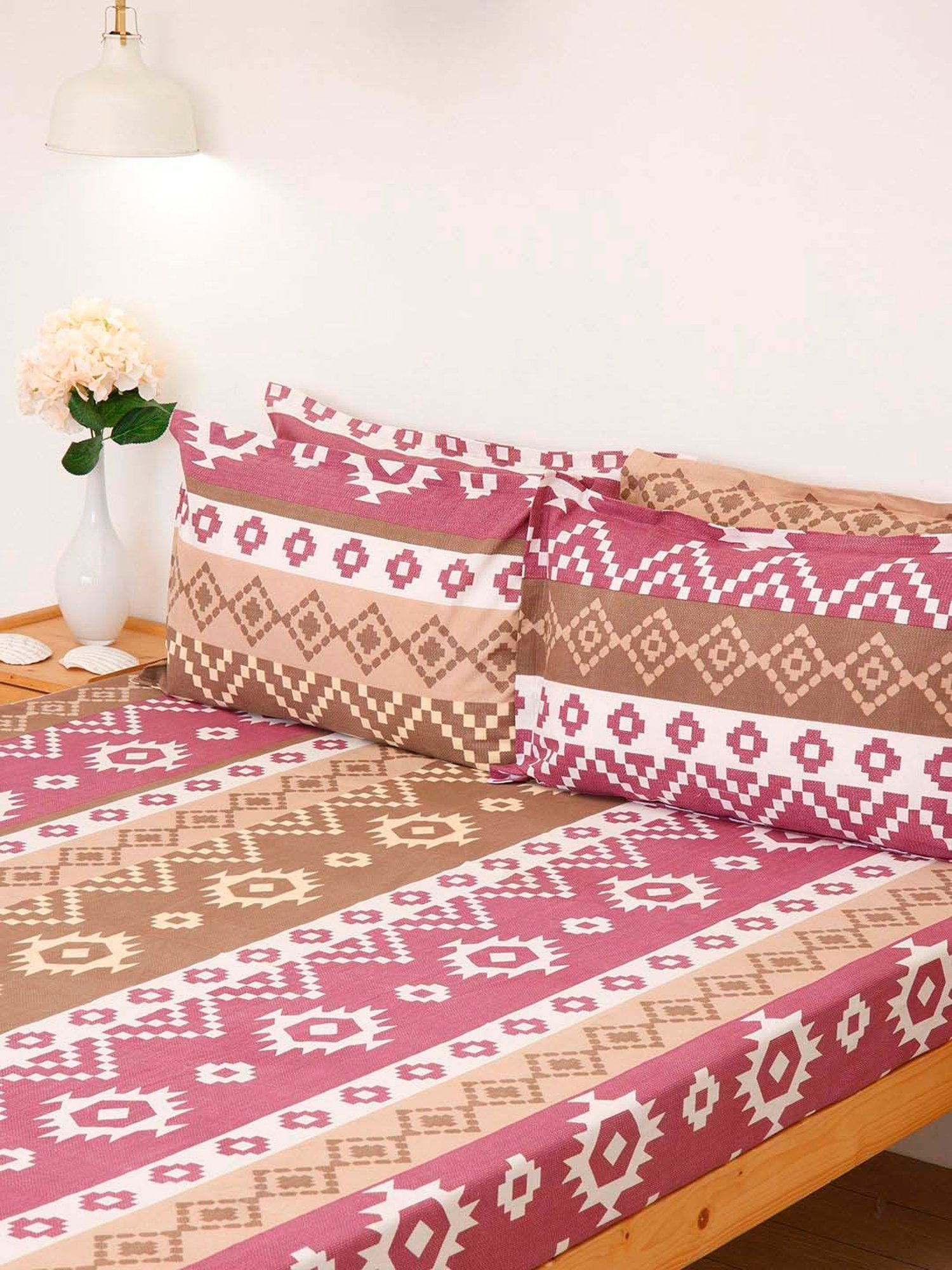 Ariana Red & Brown Cotton 144 TC Queen Bedsheet With 2 Pillow Covers