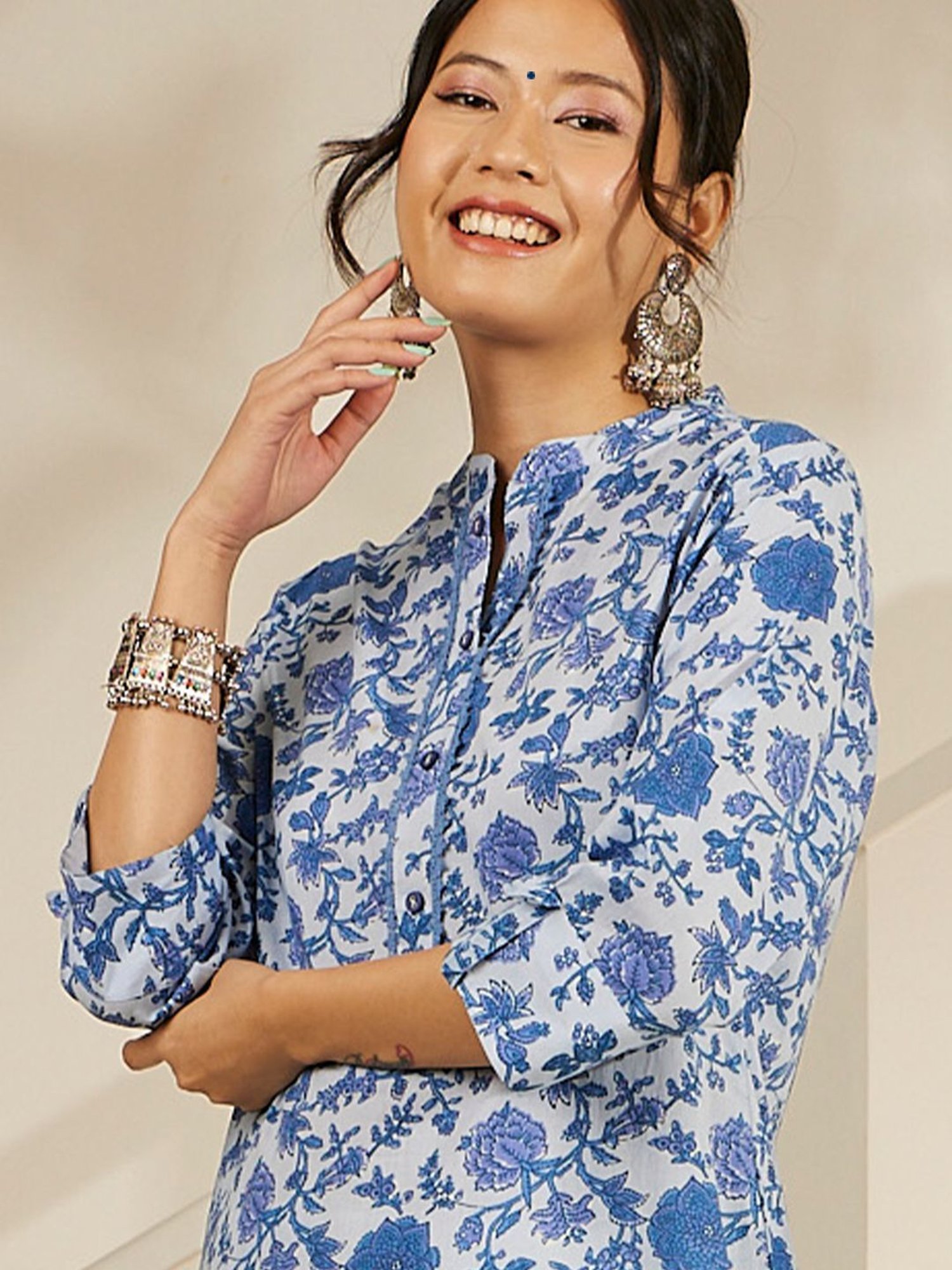 Daali Blue Cambric Mandarin Collar 3/4 Sleeves Basics Kurta with Two Pockets