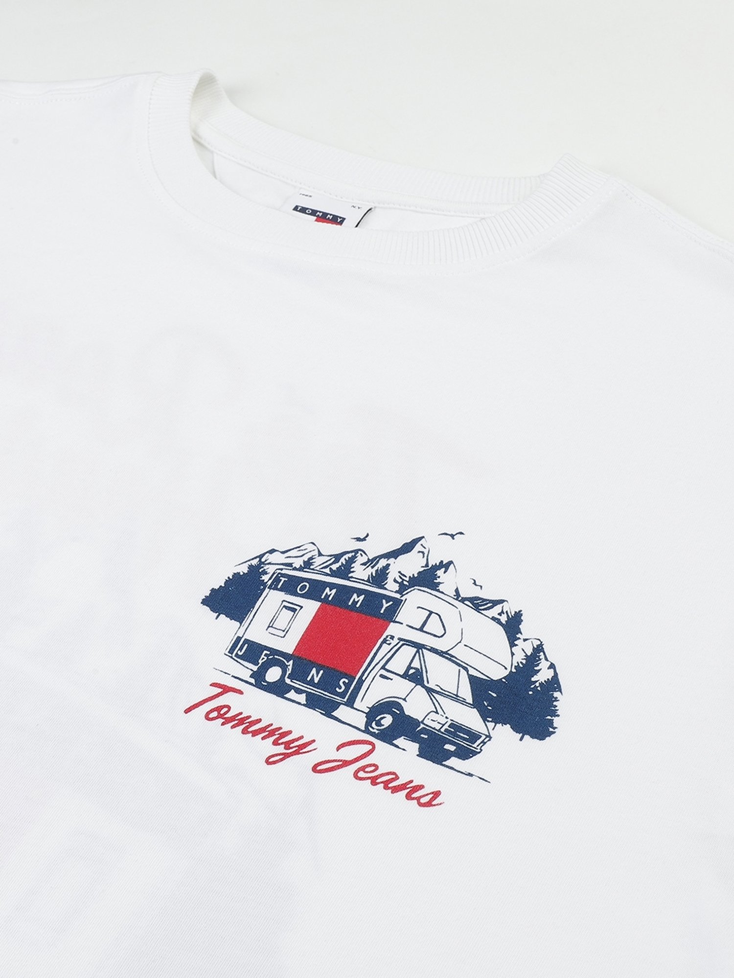 Tommy Hilfiger White Cotton Regular Fit Graphic T-Shirt