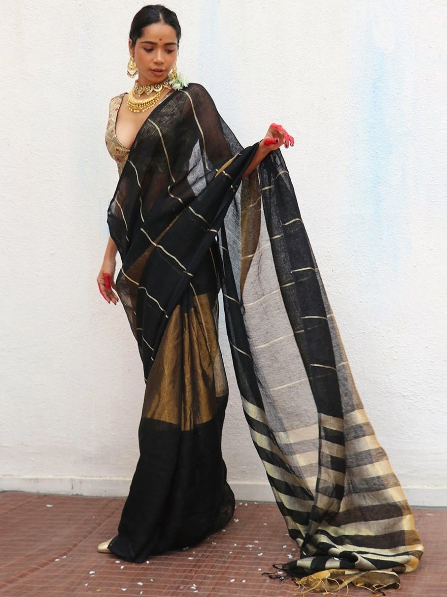 Chidiyaa Black Chandni Raatein Mrinmoyee Handwoven Linen Zari Saree