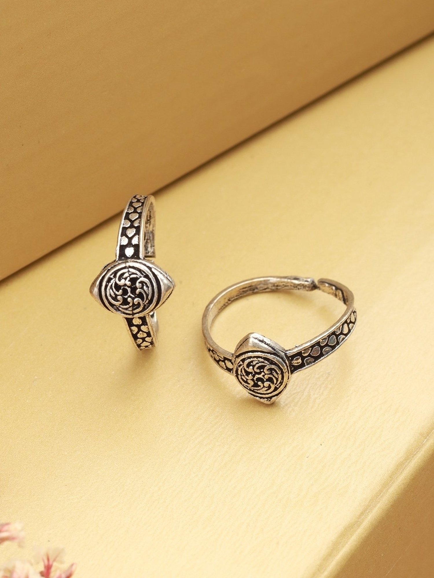 Priyaasi Pair of Tribal Design Oxidized Silver Adjustable Toe Rings