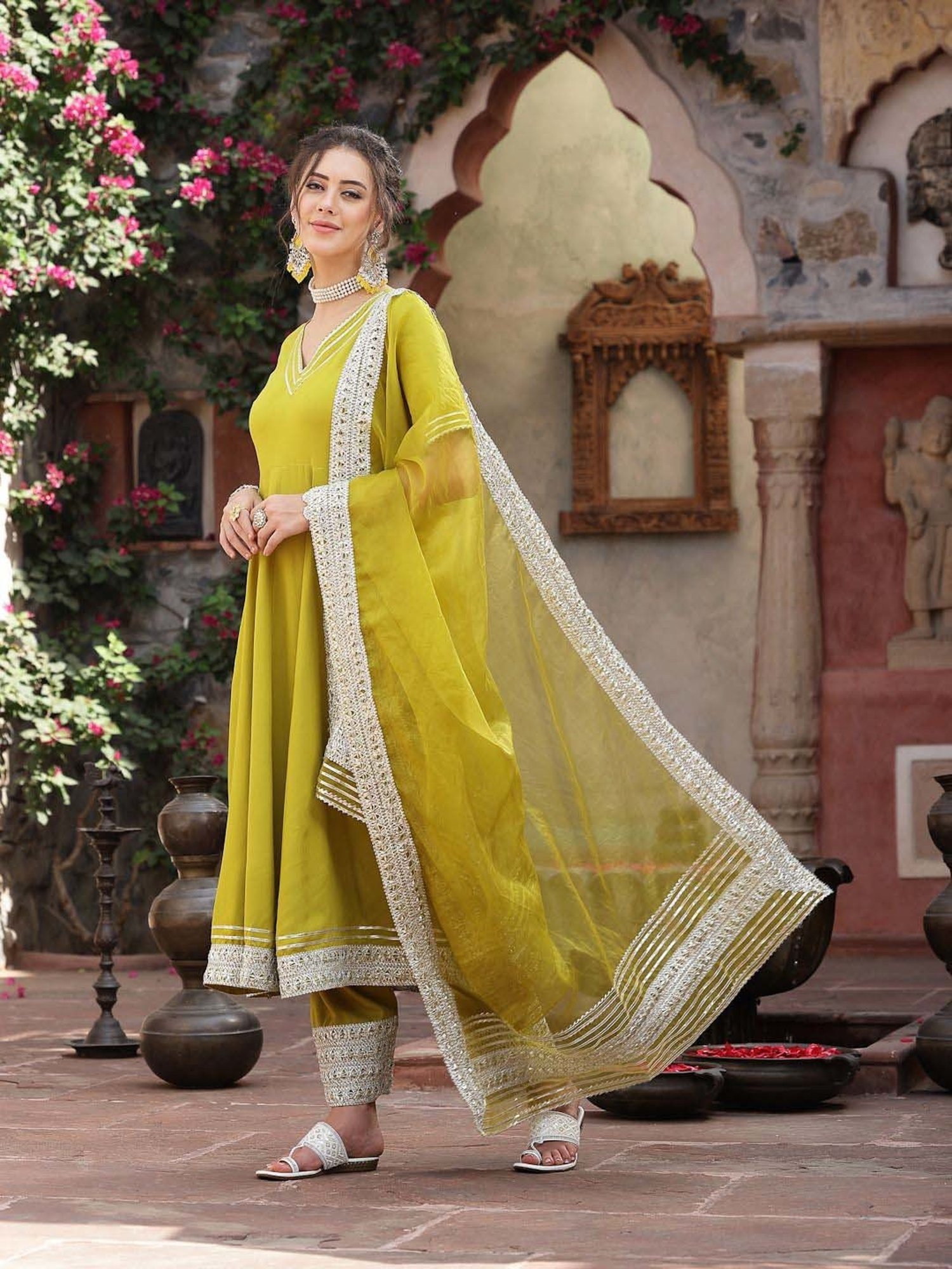 Stylum Green Plain Kurta Pant Set With Dupatta