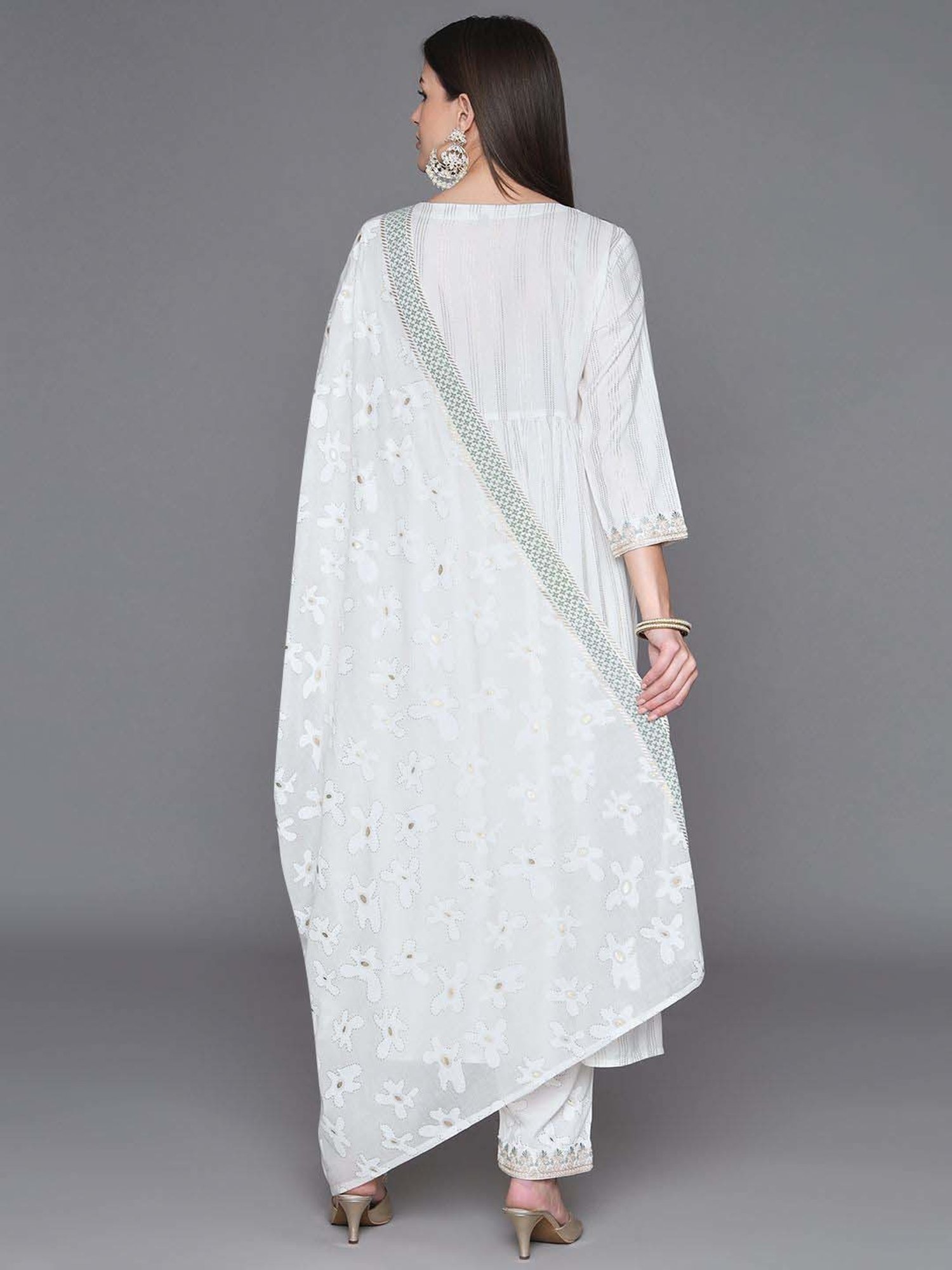 Heeposh White Embroidered Kurta Pant Set With Dupatta
