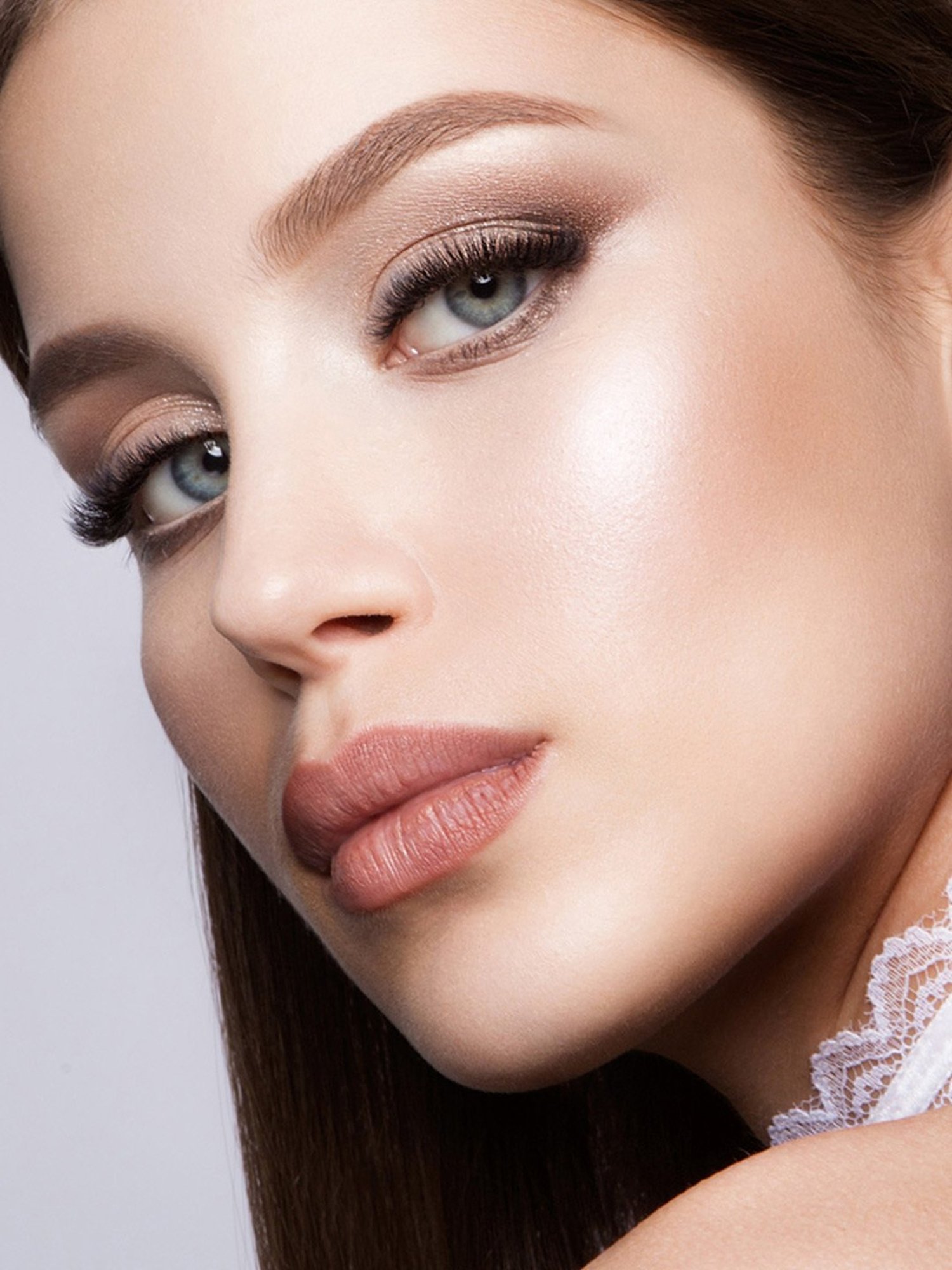 Makeup Revolution Satin Kiss Lipstick Icon - 3.5 gm