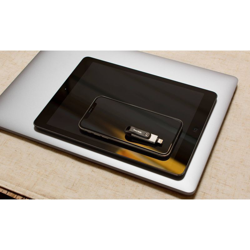 SanDisk iXpand Flash Drive Go for iPhone & iPad, 64GB