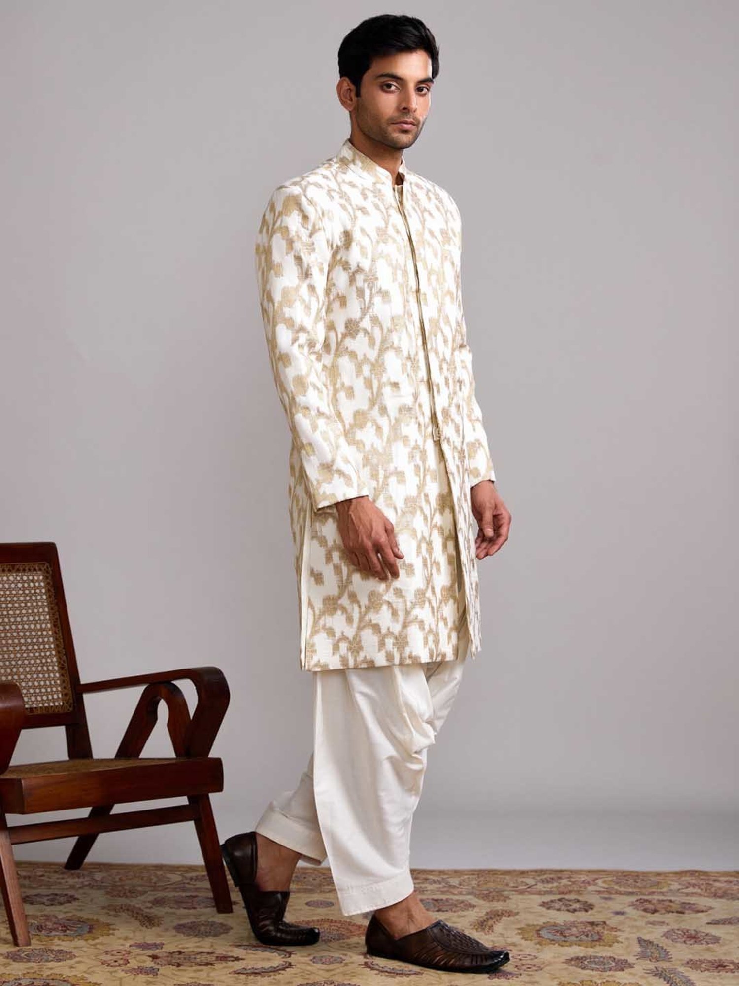 Abhishti Cream Straight Fit Banarasi Printed Kurta