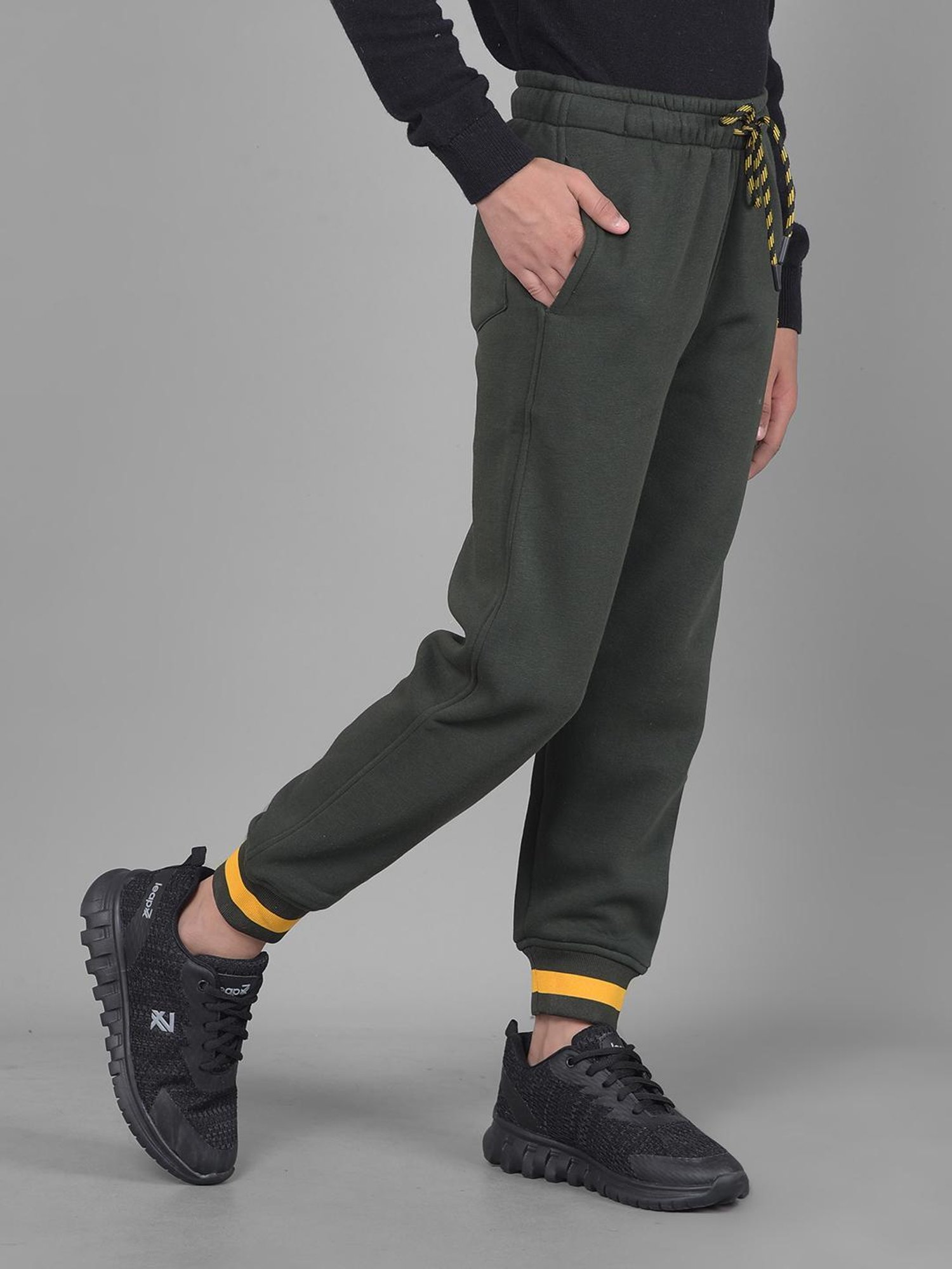 Crimsoune Club Boys Olive Solid Joggers