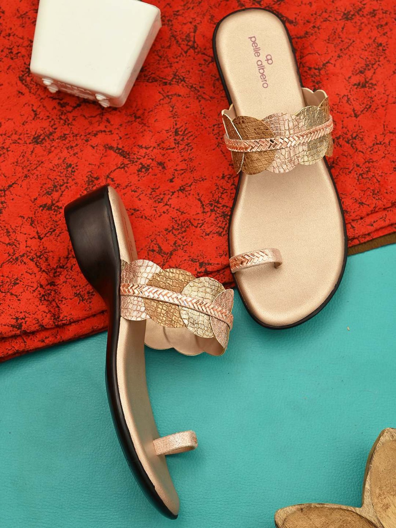 Pelle Albero Women's Sultan Toe Ring Wedges