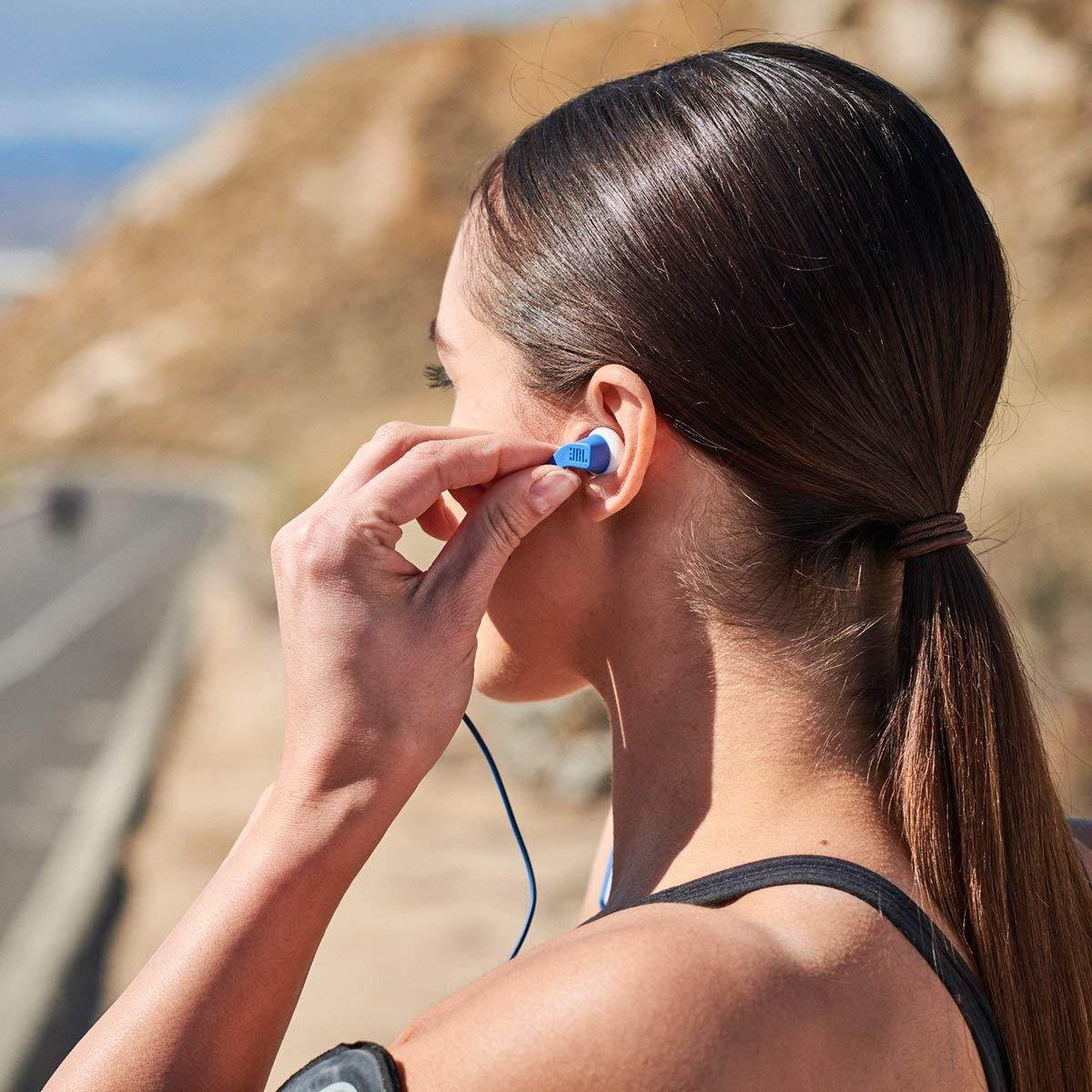 JBL Endurance RUN Sweatproof Sports In-Ear Headphones with One-Button Remote and Microphone (Blue)