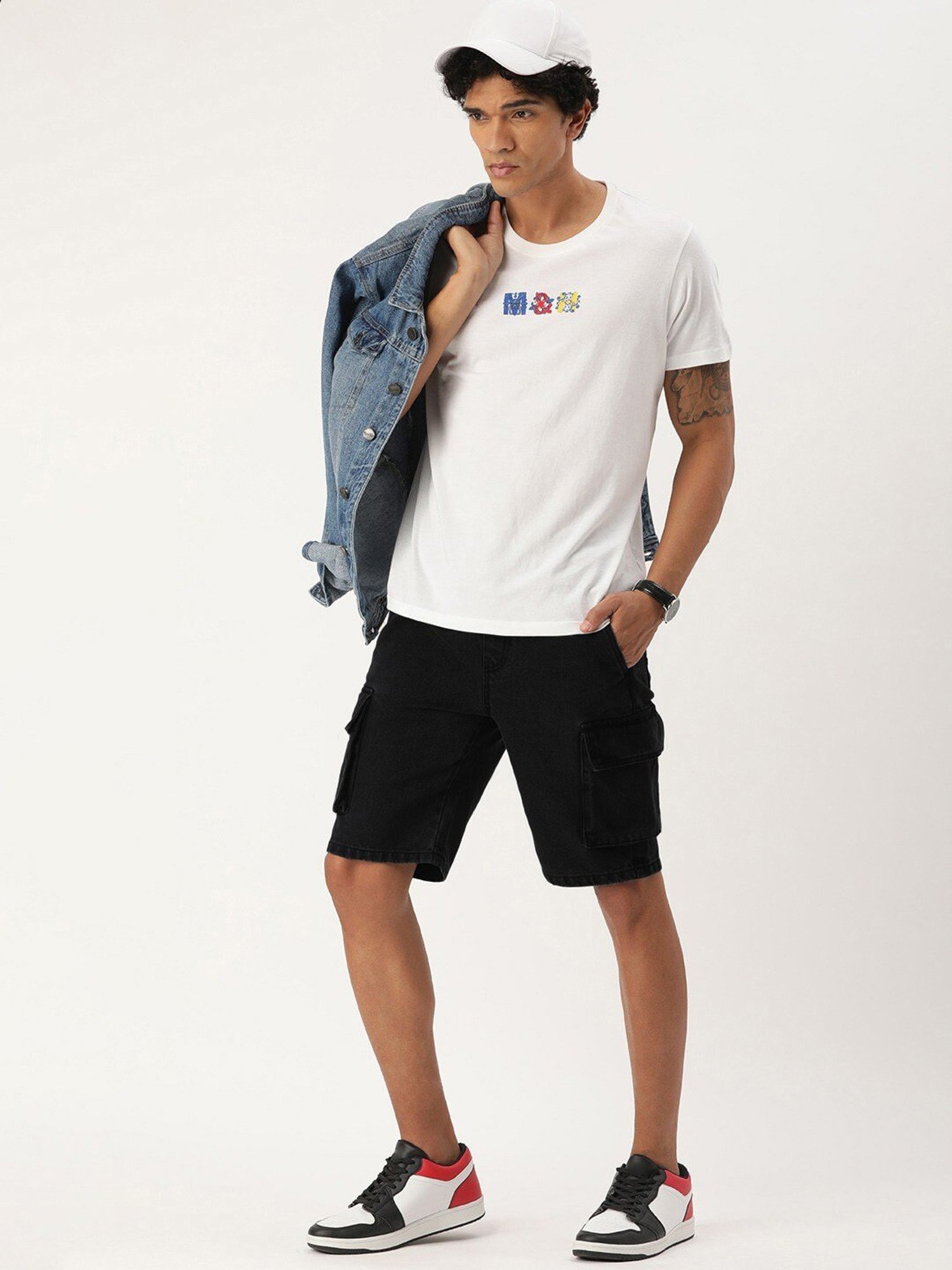 Bene Kleed Black Regular Fit Cargo Shorts