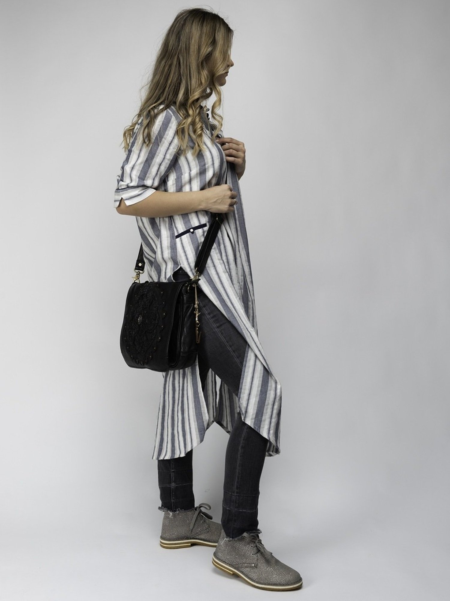 Art N Vintage Parma Black Leather Textured Medium Sling Handbag