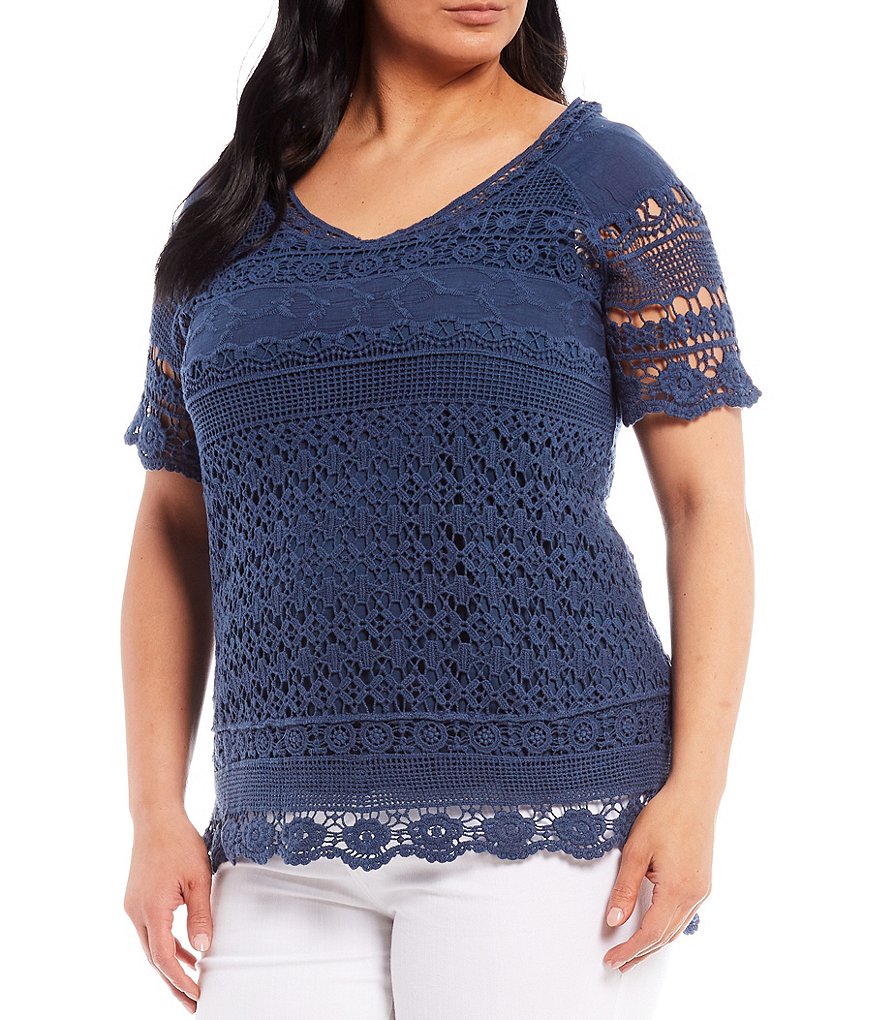 One World Apparel Plus Size Lace V-Neck Short Sleeve Scalloped Trim Top