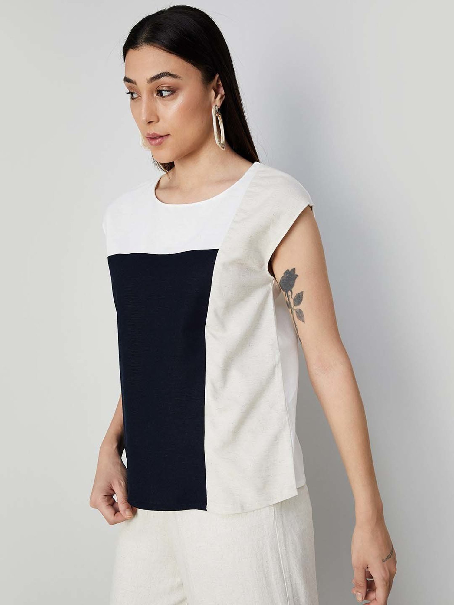 Code by Lifestyle Off-White & Black Color-Block Top