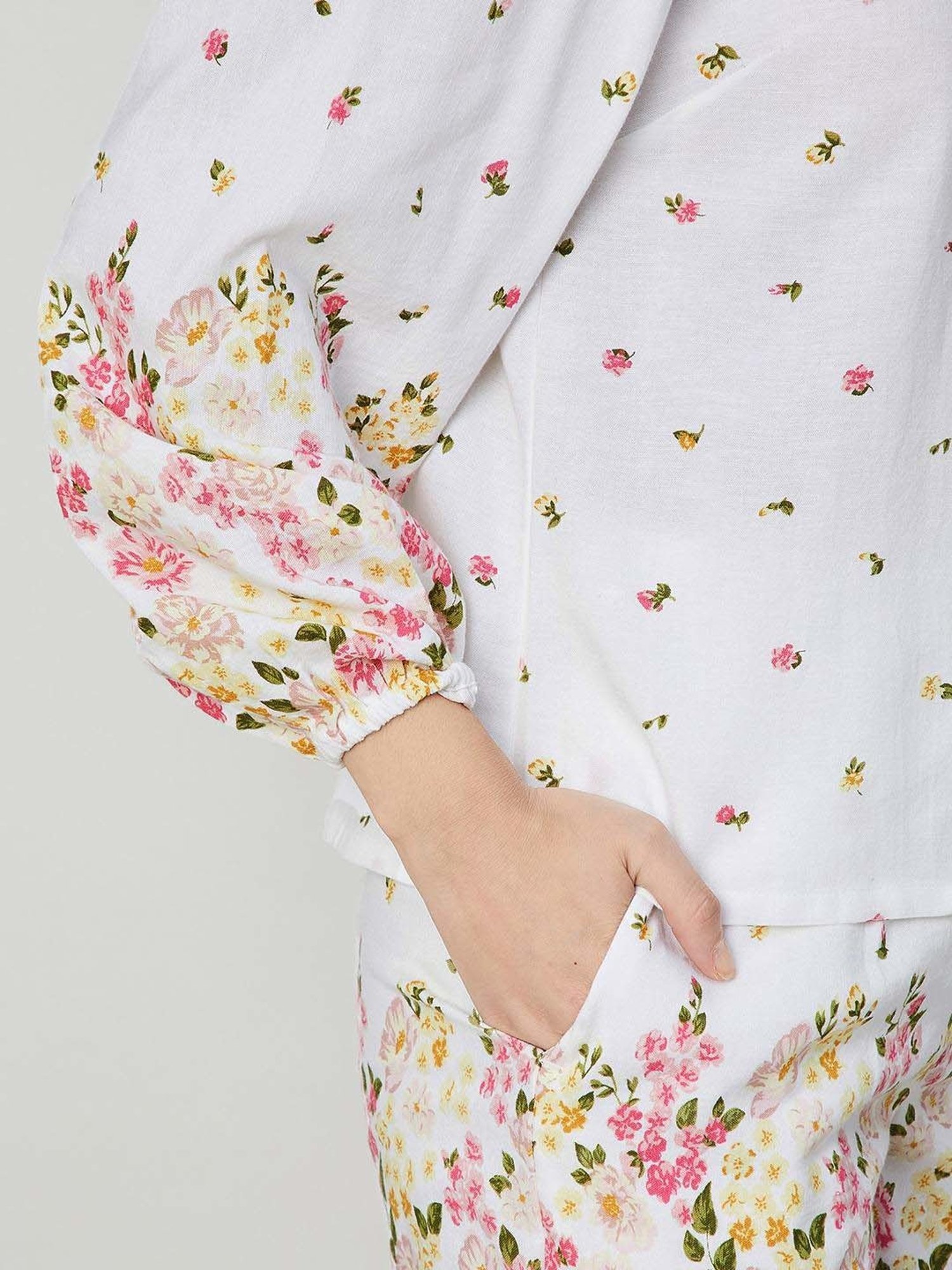 Code by Lifestyle Off-White Printed Top