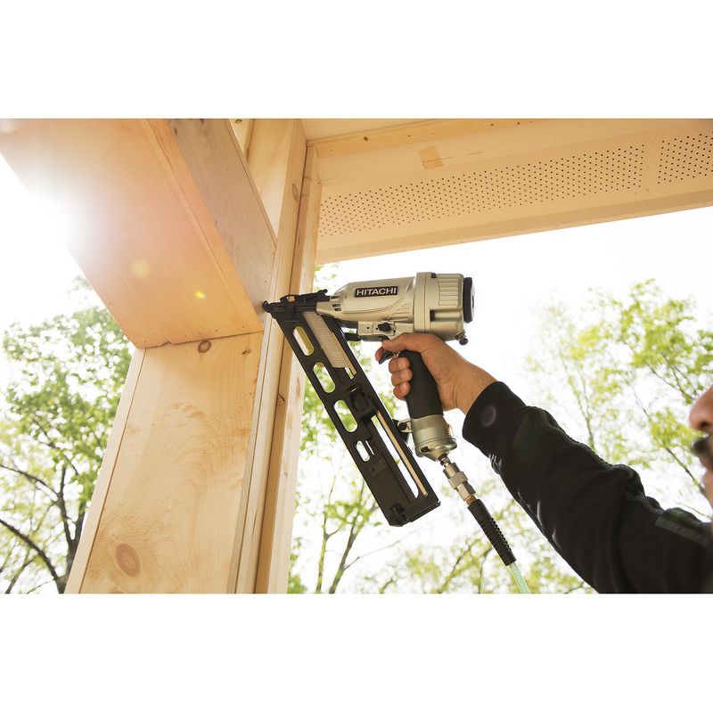 Hitachi NT65MA4 15-Gauge 2-1/2 in. Angled Finish Nailer Kit