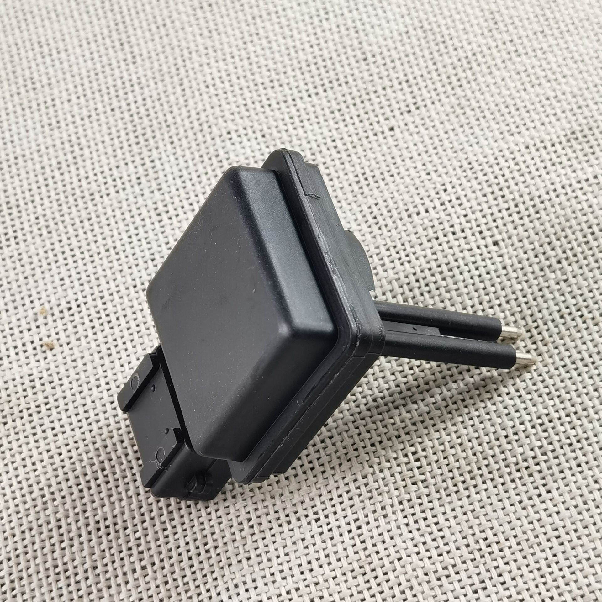 Coolant Level Sensor Water Radiator Detector 9646902580 for Peugeot 63299058 1306.C0, 63 299 058 PSA, 1306C3