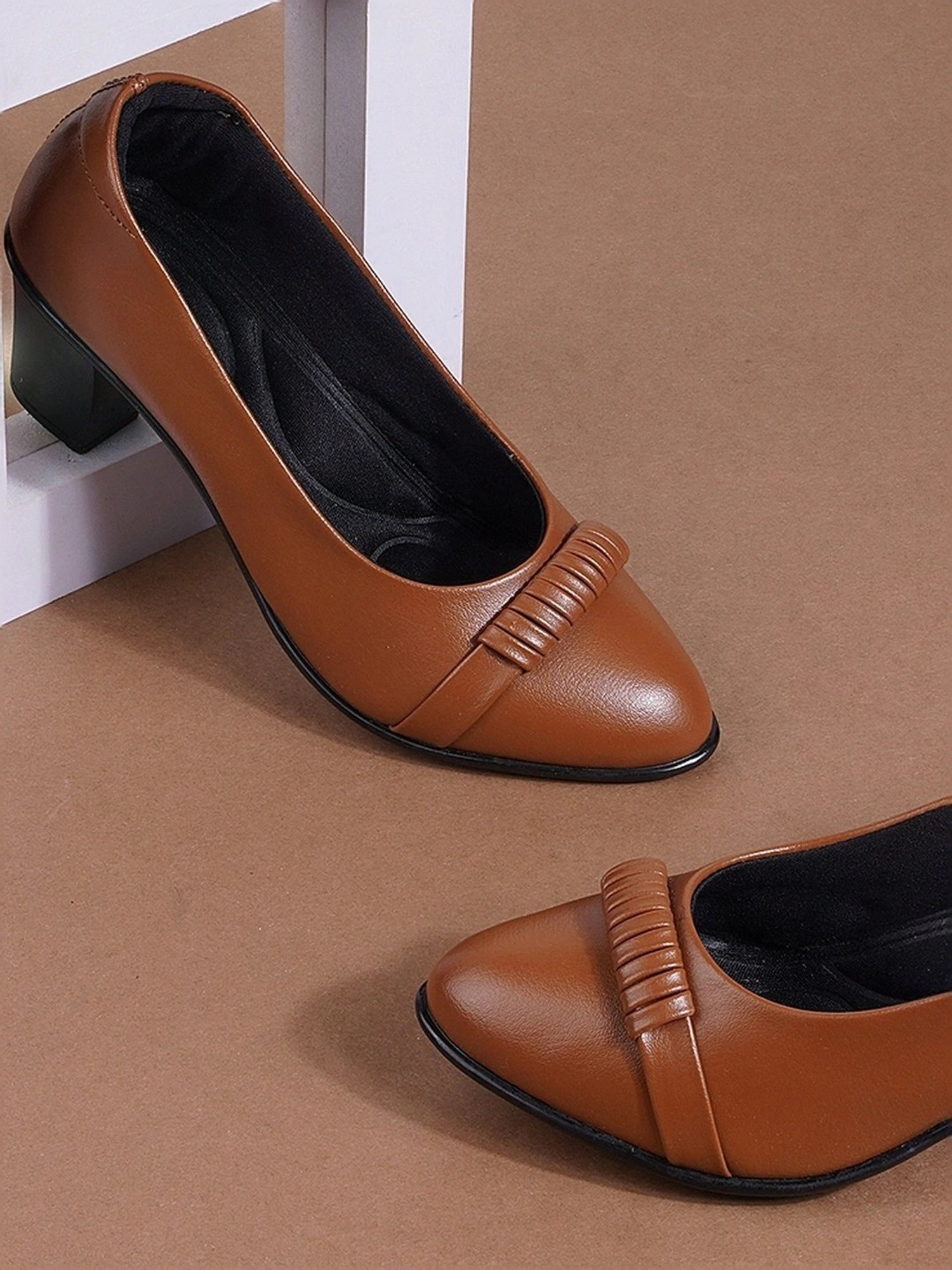 Walkway Women's Tan Formal Pumps