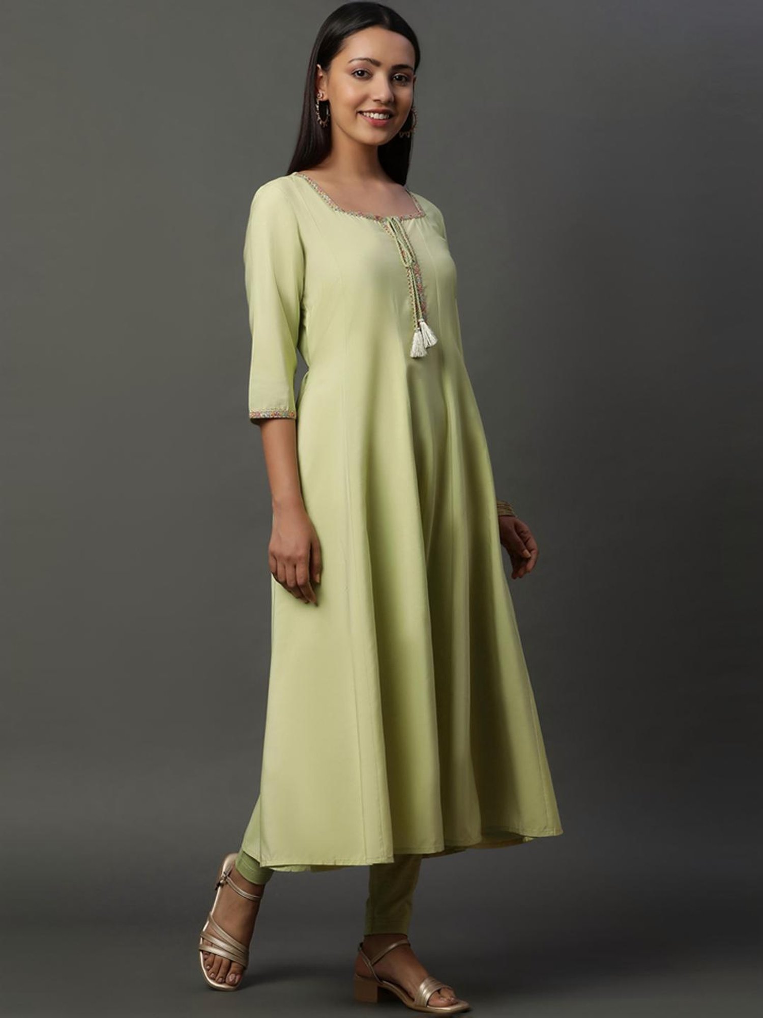 Aurelia Green Loose Fit Kurta Pant Set With Dupatta
